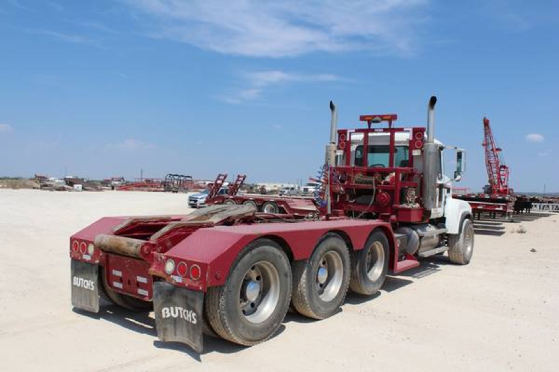 Mack Model CHN613  Tri-Axle Winch Semi Tractor ; VIN: 1MIAJO7Y27N009664  (2007); Day Cab, Mack E7 - Image 5 of 20