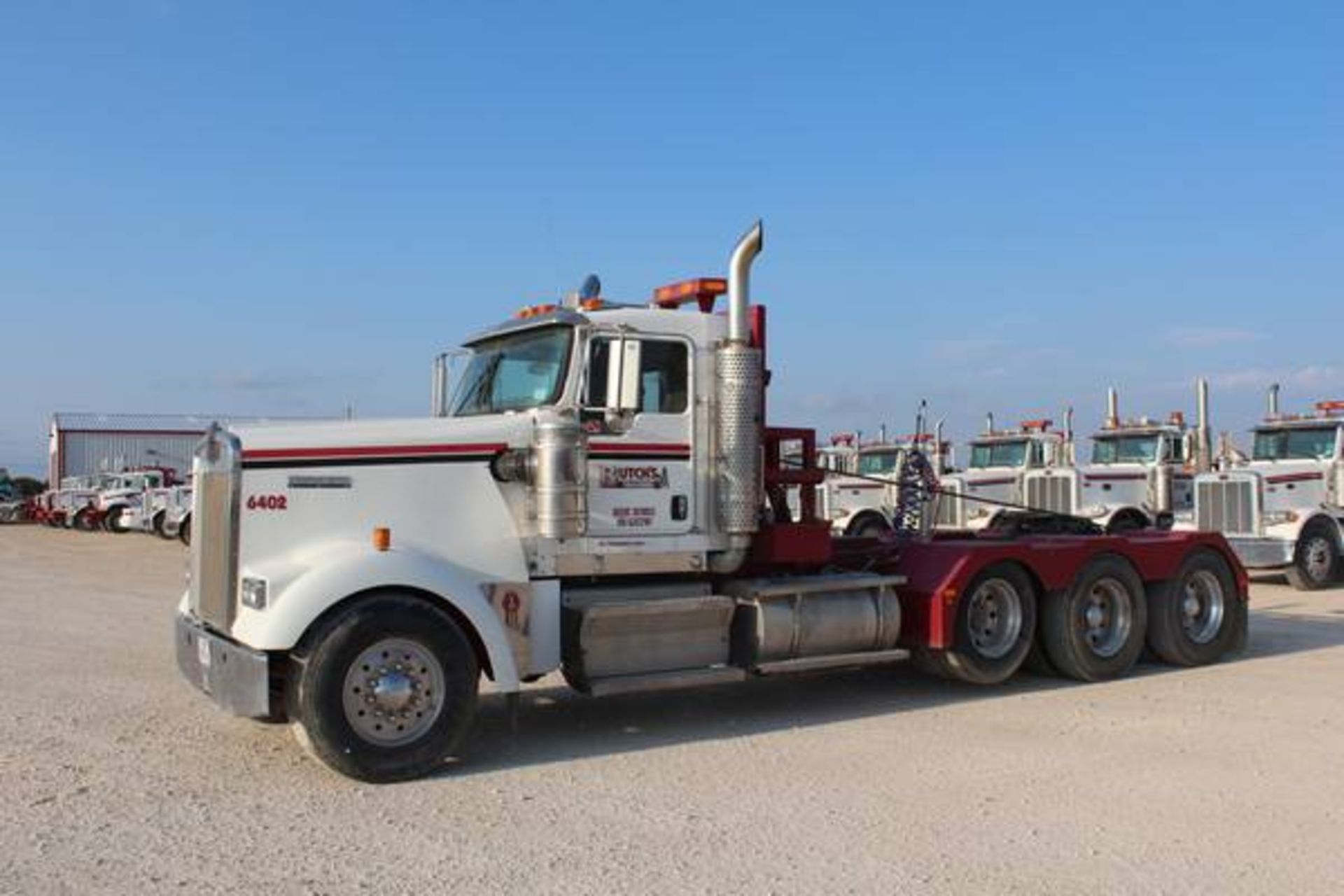 Kenworth Model W900  Tri-Axle Winch Semi Tractor ; VIN: 1XKWDB0X26J122101  (2006); Day Cab, CAT