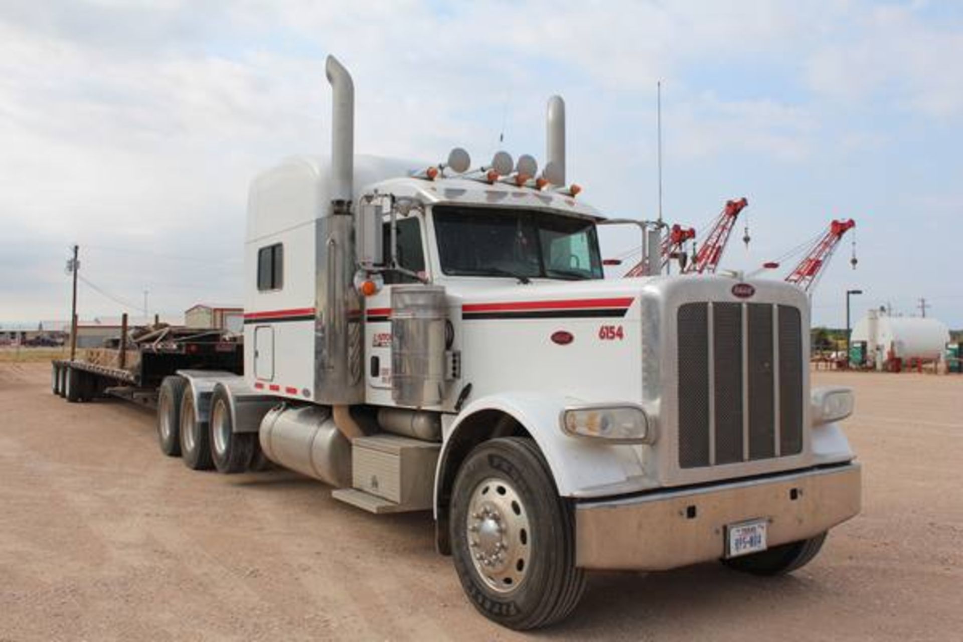 Peterbilt Model 389  Tri-Axle Sleeper Semi Tractor ; VIN: 1XPXD40X39D777784  (2009); Cummins ISX 485 - Image 8 of 22