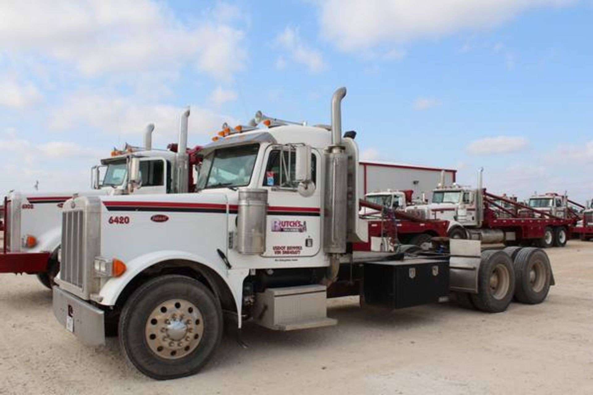 Peterbilt Model 379  Tandem Axle Day Cab Semi Tractor ; VIN: 1XP5DB9XX5N845677  (2005); CAT C15