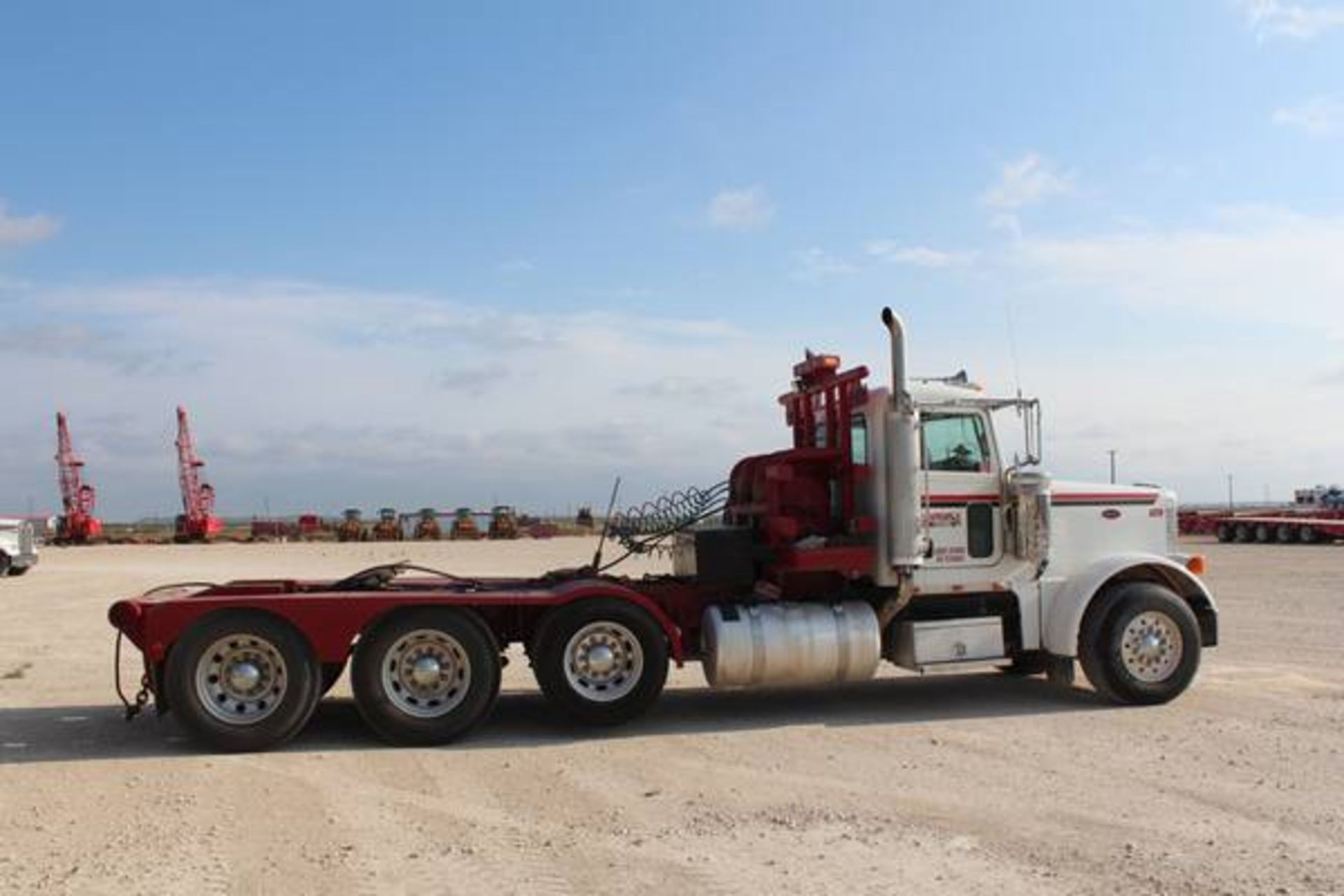 Peterbilt Model 379  Tri-Axle Winch Semi Tractor ; VIN: 1XP5DBEX37D740669  (2007); Day Cab, CAT - Image 7 of 19