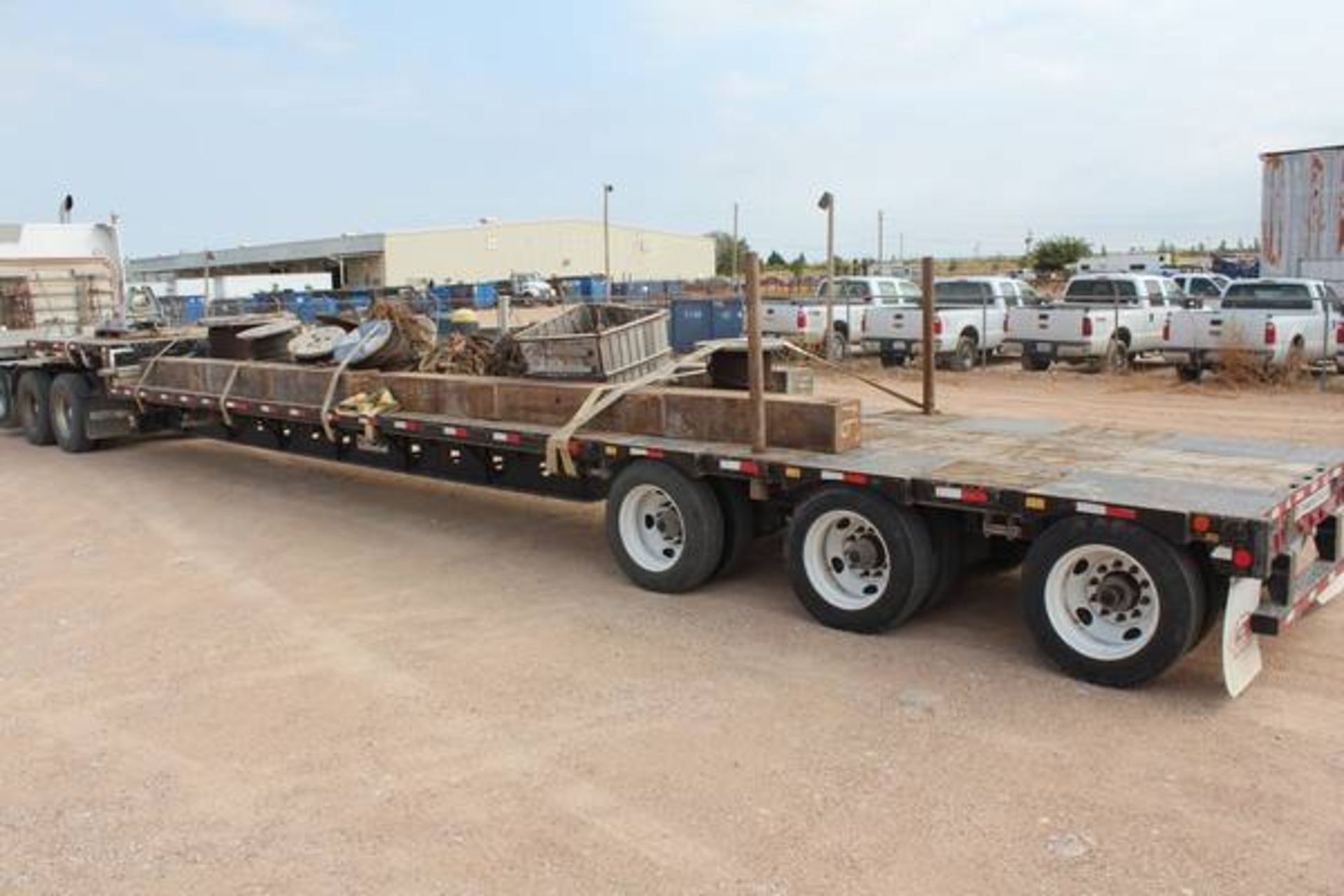 Transcraft Model DTL3000  50-Ton Tri-Axle   Drop Deck Flatbed Trailer ; VIN: 1TTE533S3E3768555  ( - Image 3 of 11