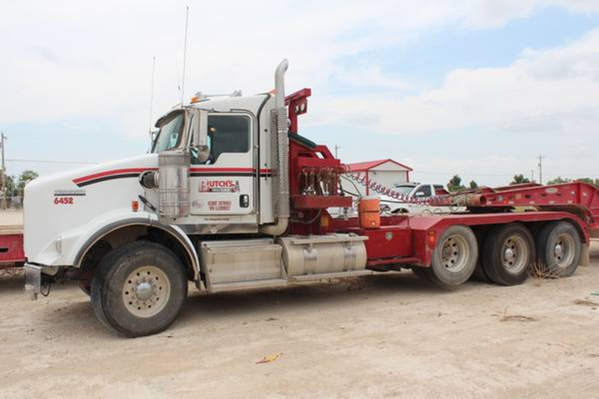 Kenworth Model T800  Tri-Axle Winch Semi Tractor ; VIN: 1XKDP4TX7EJ389822  (2014); Day Cab, - Image 2 of 20