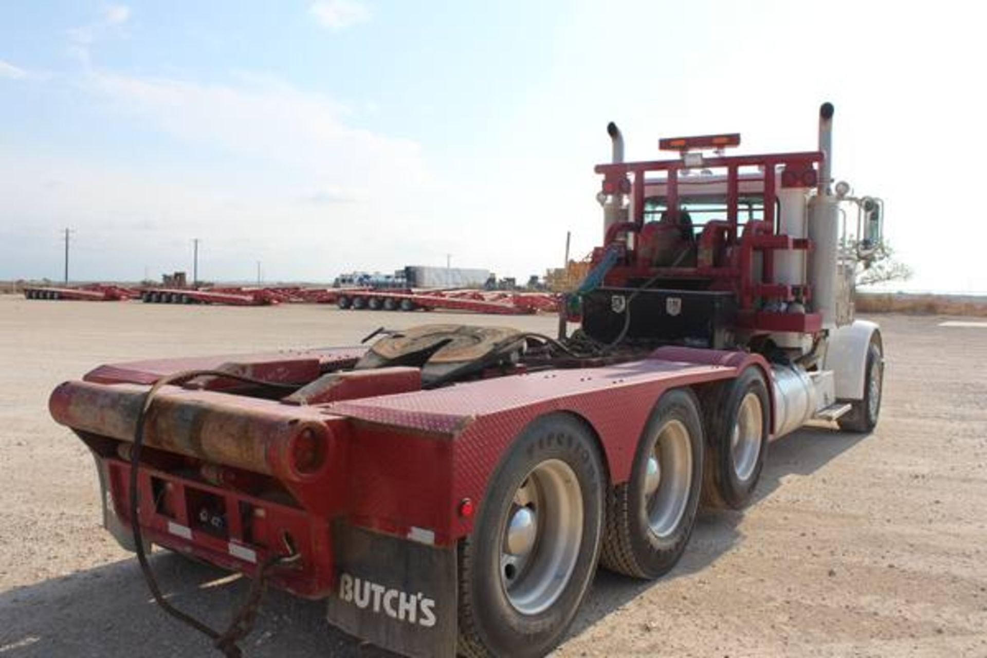 Peterbilt Model 379  Tri-Axle Winch Semi Tractor ; VIN: 1XP5DBEX37D740669  (2007); Day Cab, CAT - Image 5 of 19