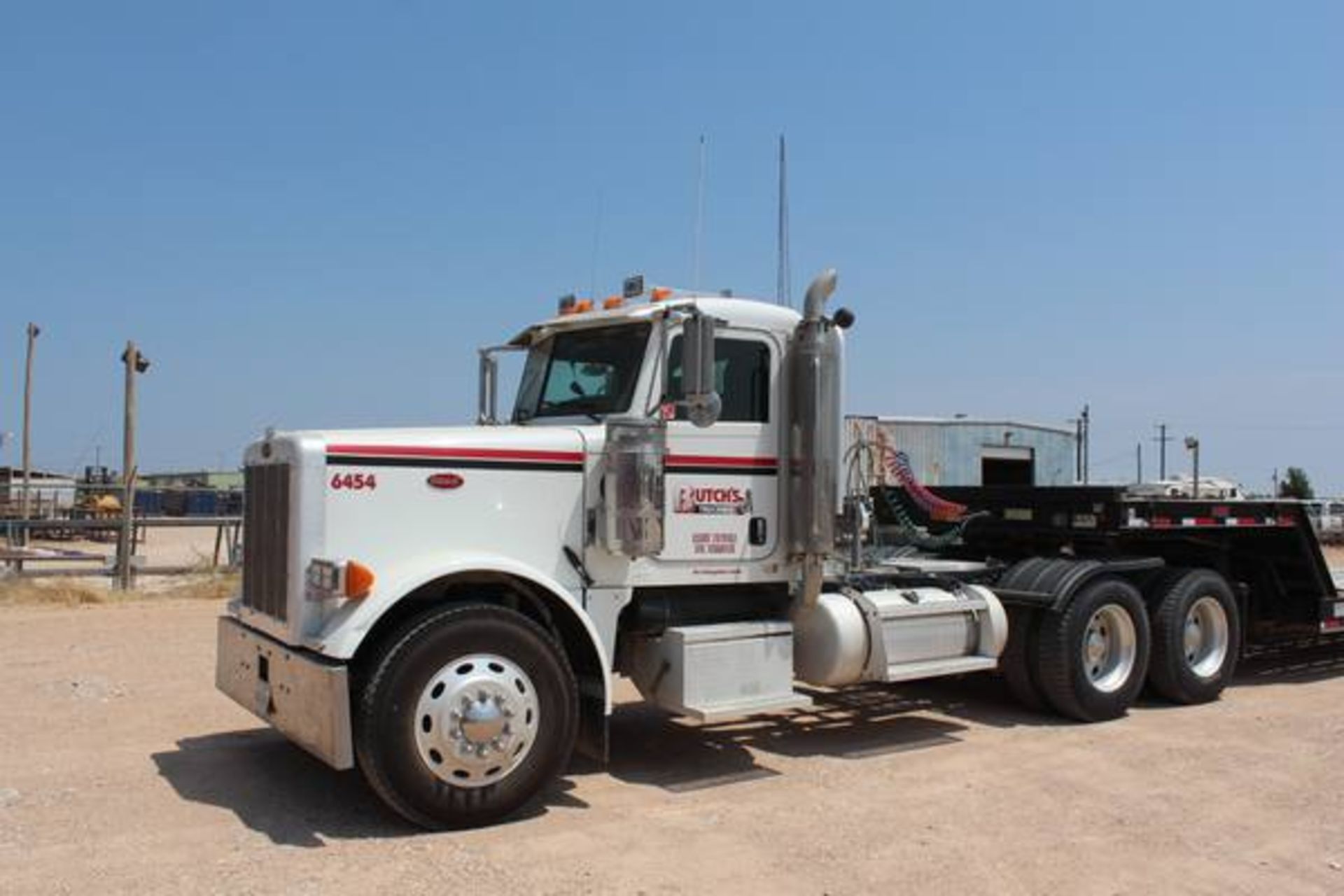 Peterbilt Model 379  Tandem Axle Day Cab Semi Tractor ; VIN: 1XP5DB9X17D660426  (2007); Cummins