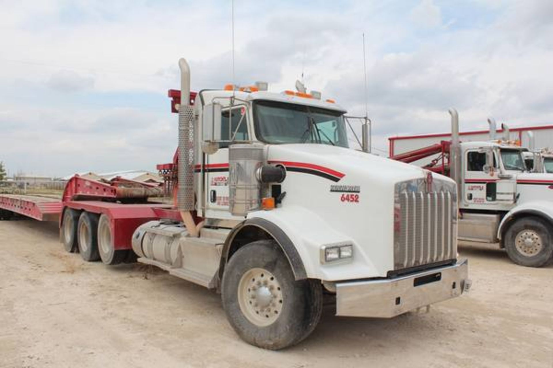 Kenworth Model T800  Tri-Axle Winch Semi Tractor ; VIN: 1XKDP4TX7EJ389822  (2014); Day Cab, - Image 7 of 20