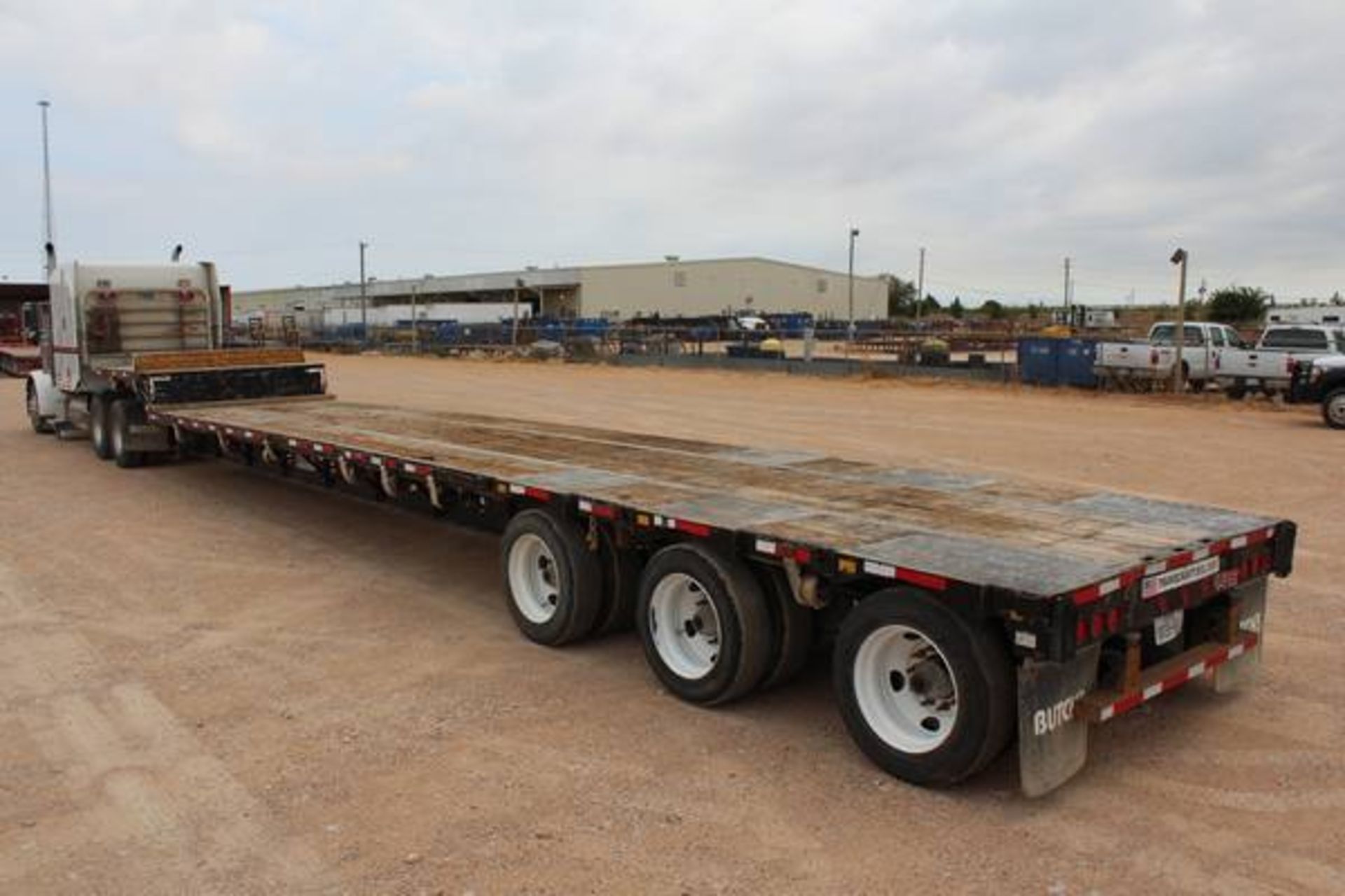 Transcraft Model DTL3000  50-Ton Tri-Axle   Drop Deck Flatbed Trailer ; VIN: 1TTE533S6E3768551  ( - Image 3 of 11