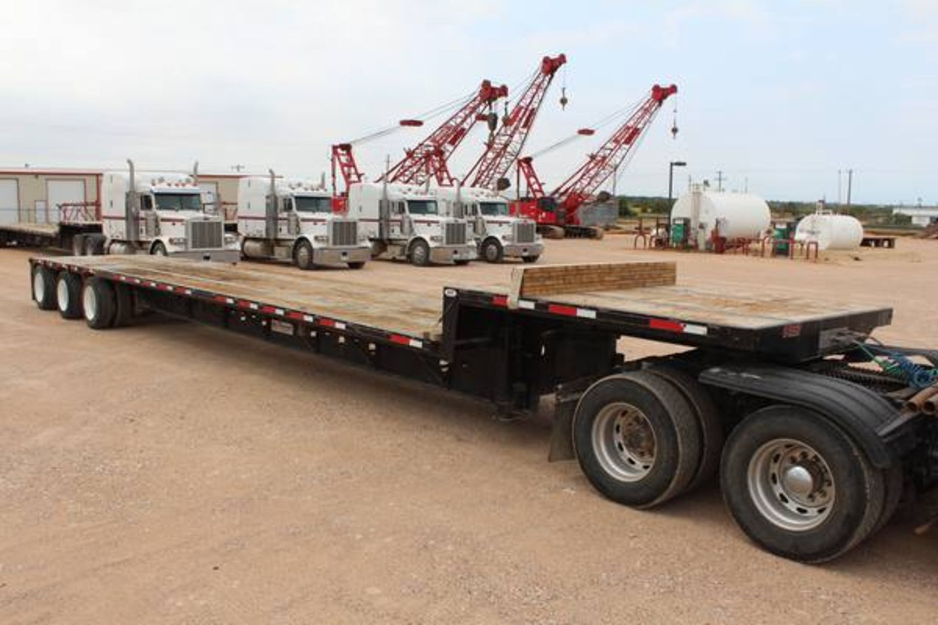 Transcraft Model DTL3000  50-Ton Tri-Axle   Drop Deck Flatbed Trailer ; VIN: 1TTE533S6E3768551  ( - Image 7 of 11