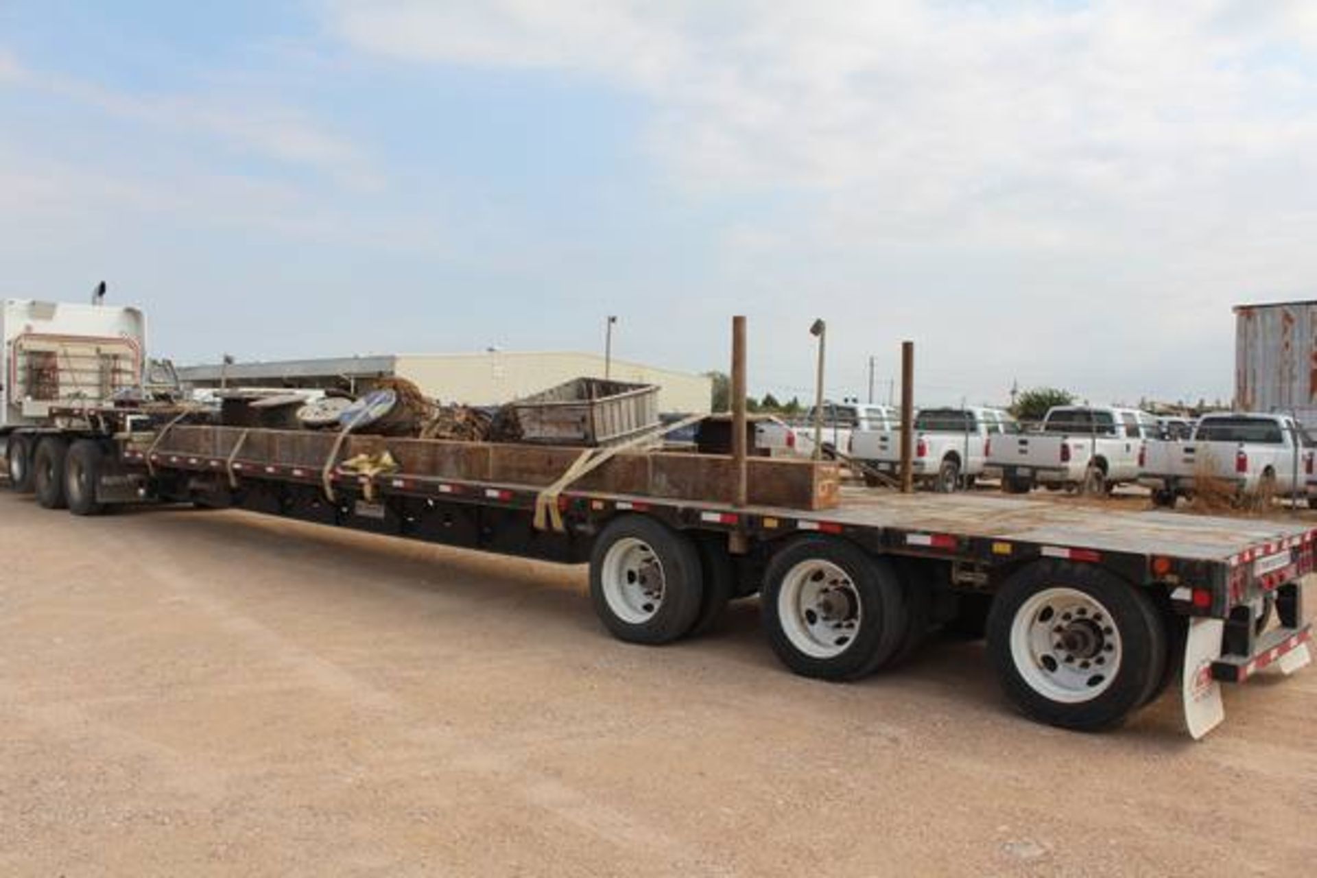 Transcraft Model DTL3000  50-Ton Tri-Axle   Drop Deck Flatbed Trailer ; VIN: 1TTE533S3E3768555  ( - Image 4 of 11