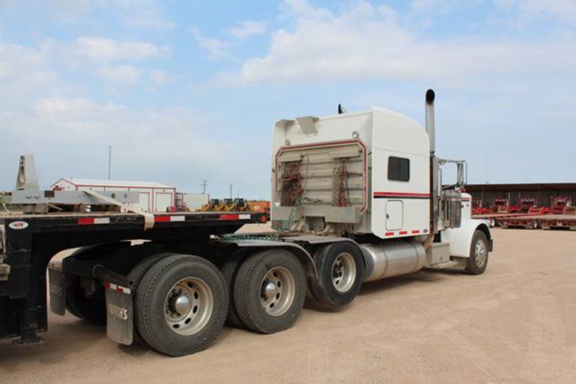 Peterbilt Model 389  Tri-Axle Sleeper Semi Tractor ; VIN: 1XPXD40X39D777784  (2009); Cummins ISX 485 - Image 5 of 22