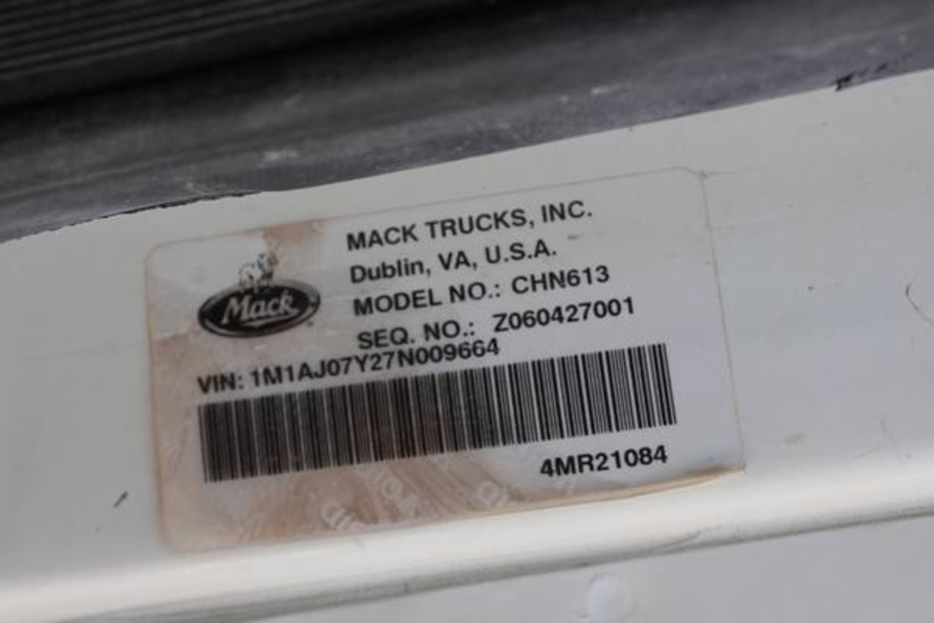 Mack Model CHN613  Tri-Axle Winch Semi Tractor ; VIN: 1MIAJO7Y27N009664  (2007); Day Cab, Mack E7 - Image 17 of 20