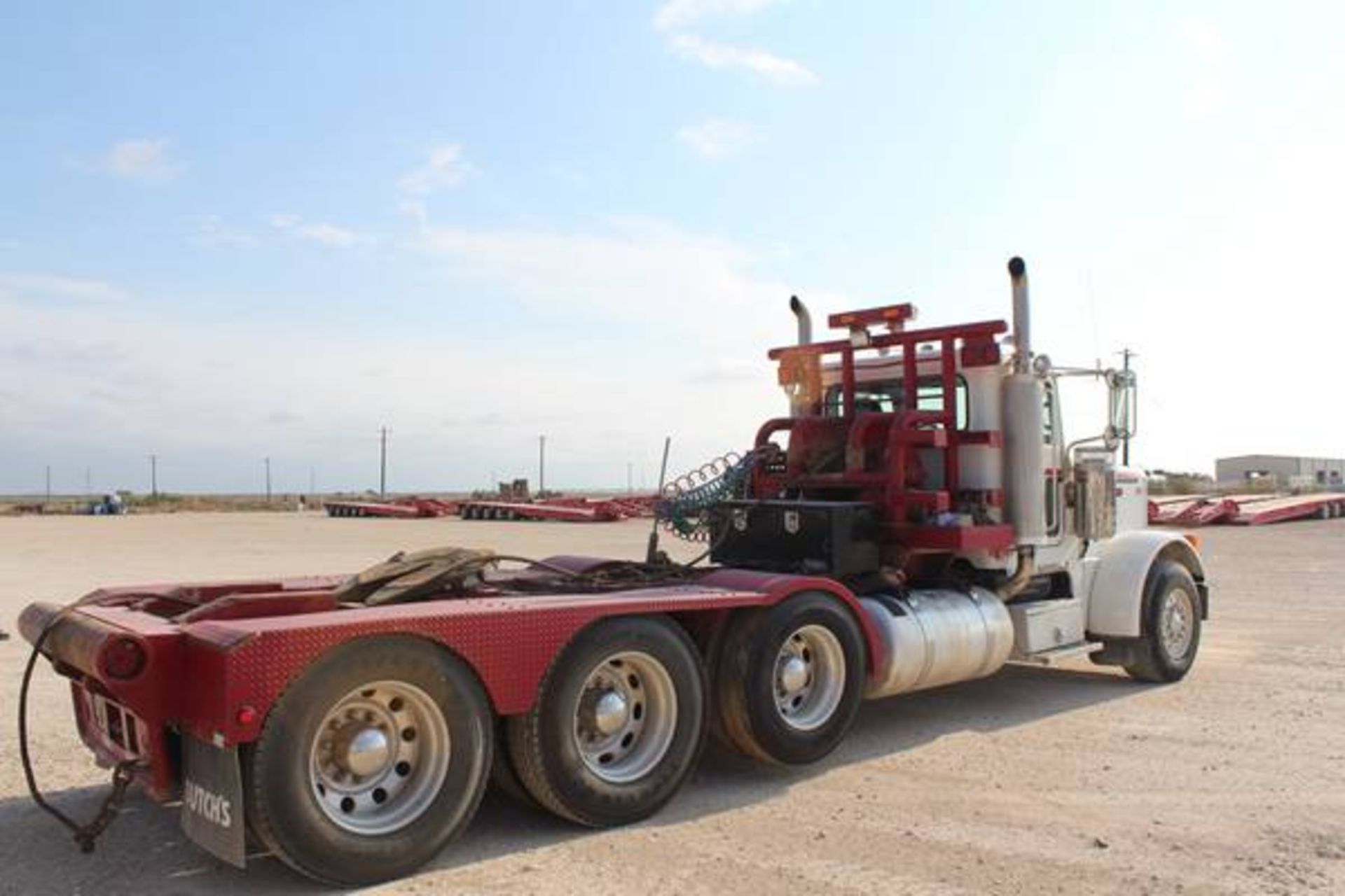 Peterbilt Model 379  Tri-Axle Winch Semi Tractor ; VIN: 1XP5DBEX37D740669  (2007); Day Cab, CAT - Image 6 of 19