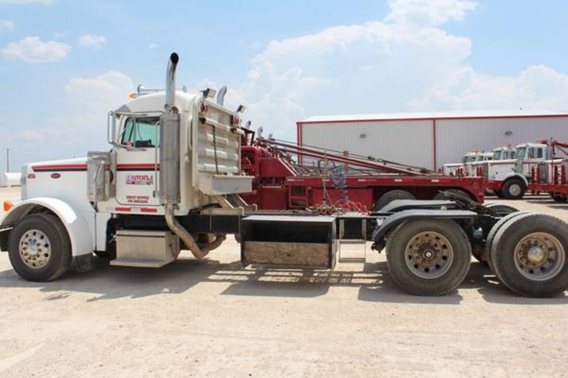 Peterbilt Model 379  Tandem Axle Day Cab Semi Tractor ; VIN: 1XP5DB9X45N845674  (2005); CAT C15 - Image 2 of 15