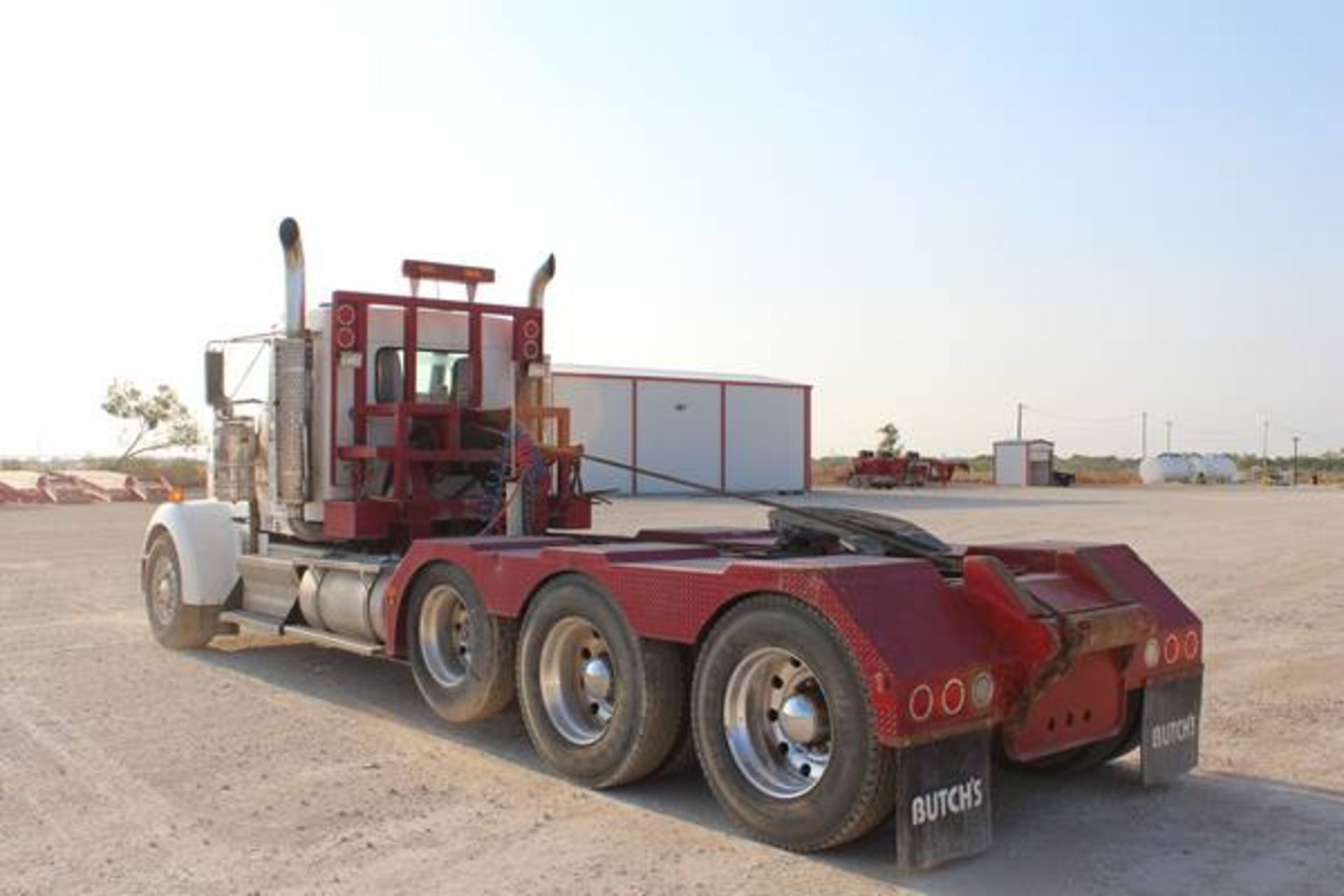 Kenworth Model W900  Tri-Axle Winch Semi Tractor ; VIN: 1XKWDB0X26J122101  (2006); Day Cab, CAT - Image 4 of 18