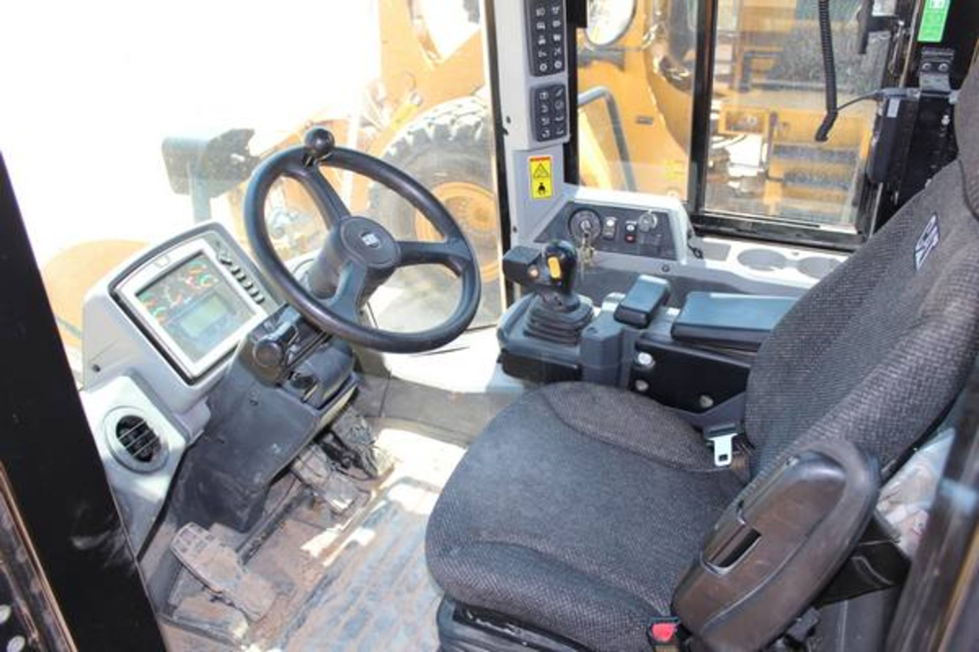 Caterpillar Model 950K  Wheel Loader ; Serial Number: CAT0950KER4A01334  (2013); A/C Cab, Rear - Image 8 of 13