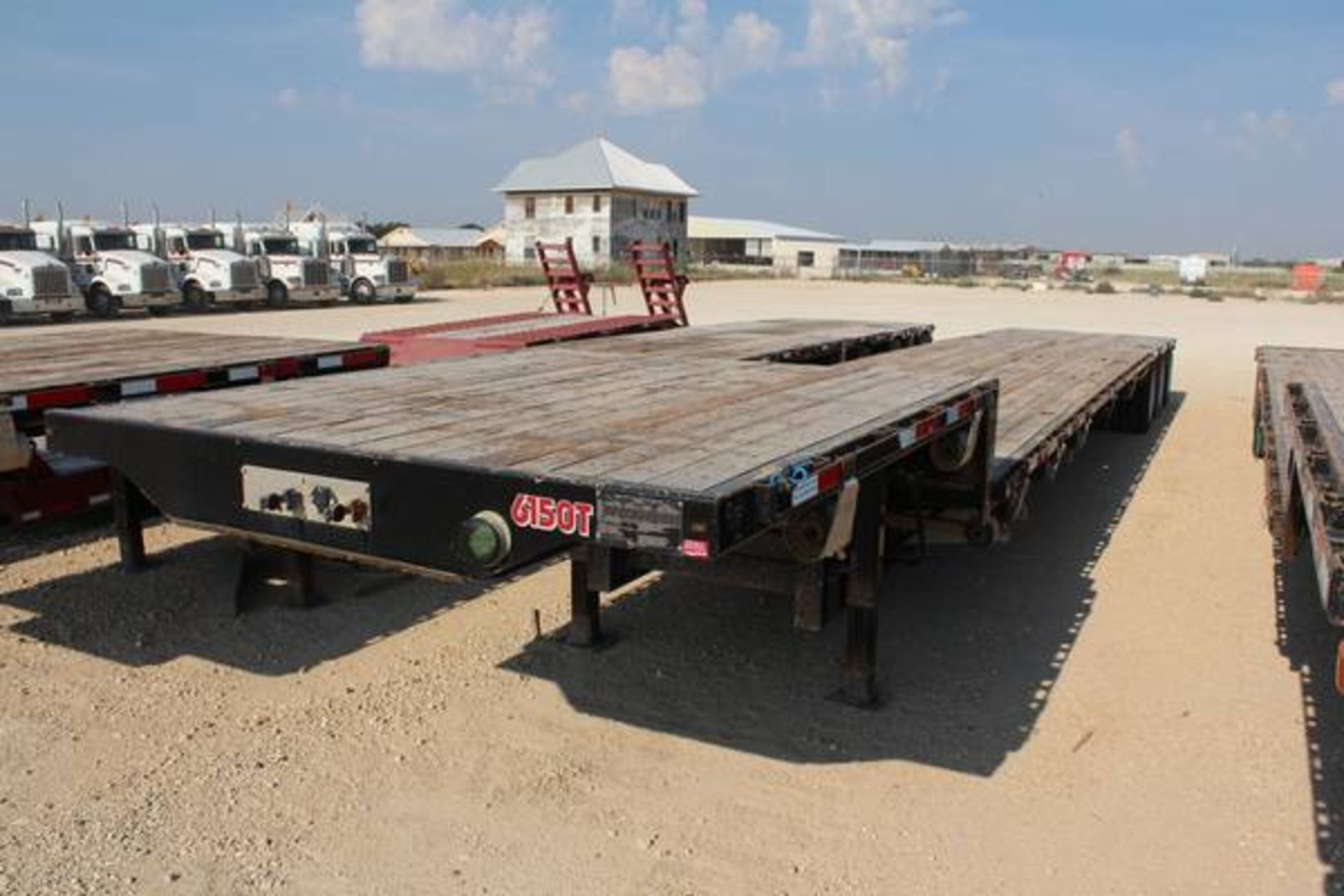 Transcraft Model DTL3000  50-Ton Tri-Axle   Drop Deck Flatbed Trailer ; VIN: 1TTE533S6D3741834  (