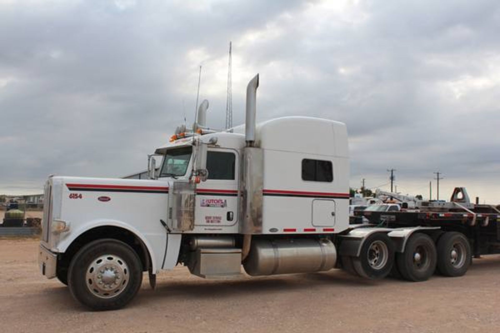 Peterbilt Model 389  Tri-Axle Sleeper Semi Tractor ; VIN: 1XPXD40X39D777784  (2009); Cummins ISX 485 - Image 2 of 22