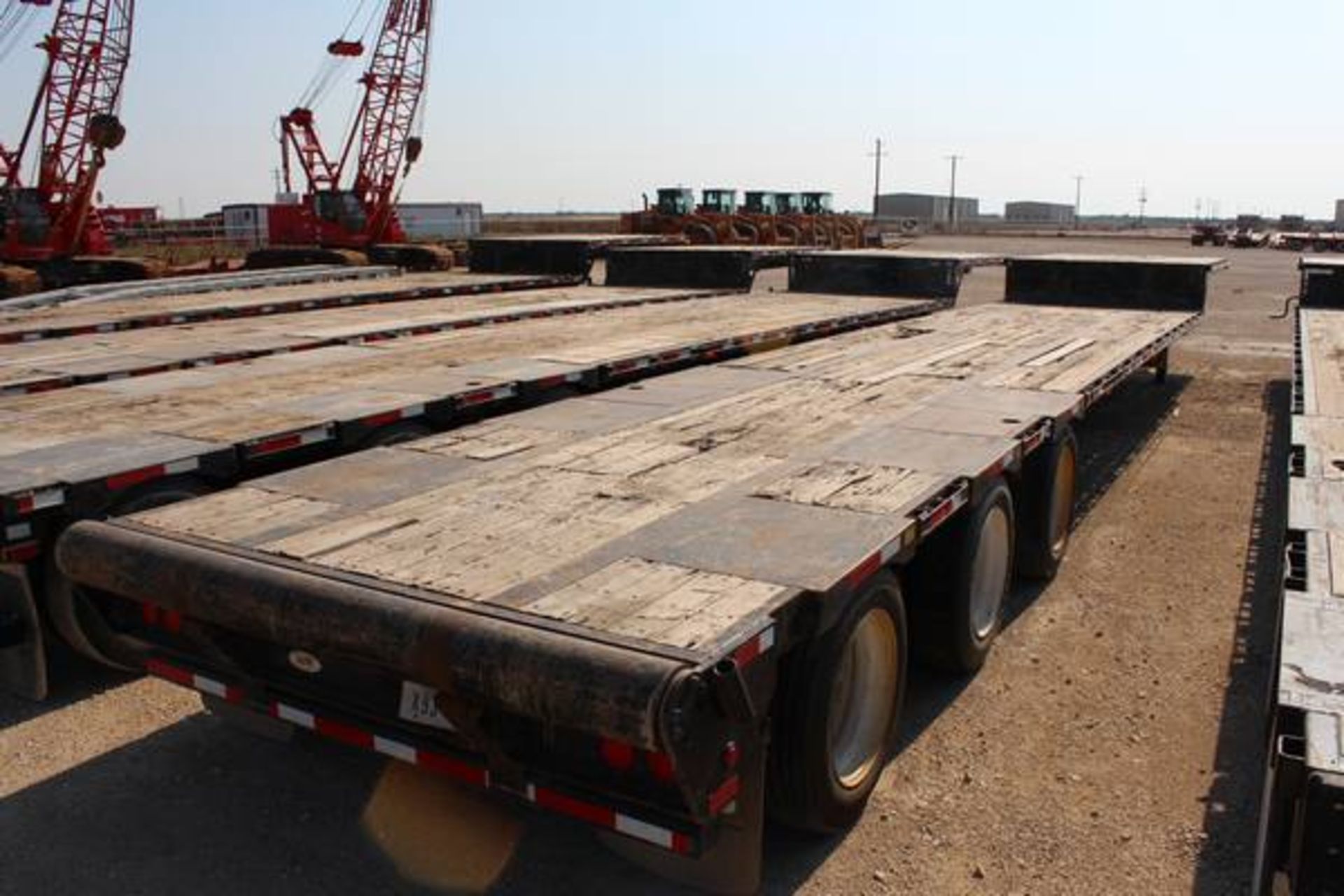 Transcraft Model DTL3000  50-Ton Tri-Axle   Drop Deck Flatbed Trailer ; VIN: 1TTE5336081084410  ( - Image 3 of 7