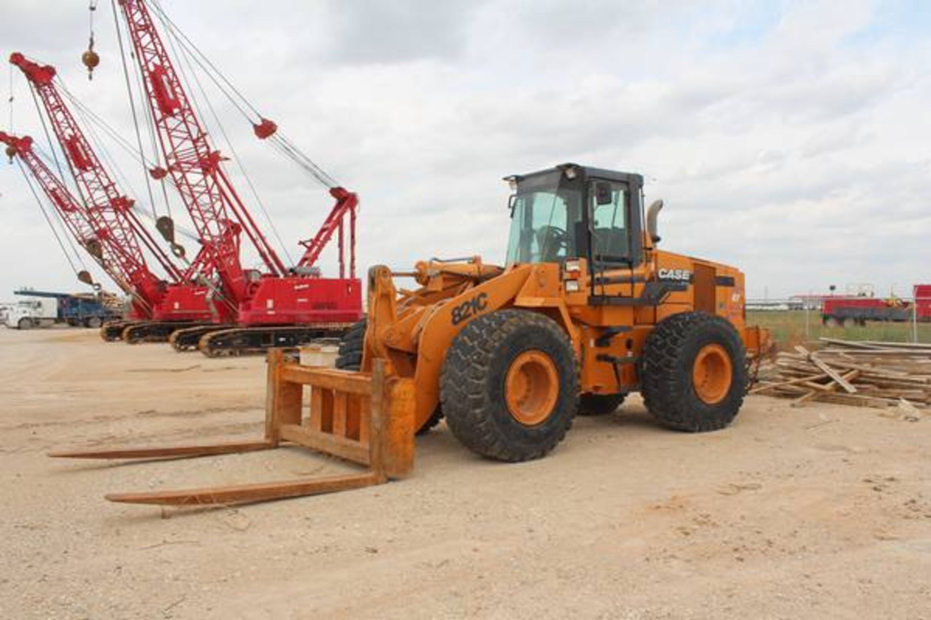 Case Model 821C  Wheel Loader ; Serial Number: JEE0156534  (2006); A/C Cab, 23.5R25 Pneumatic Tires,