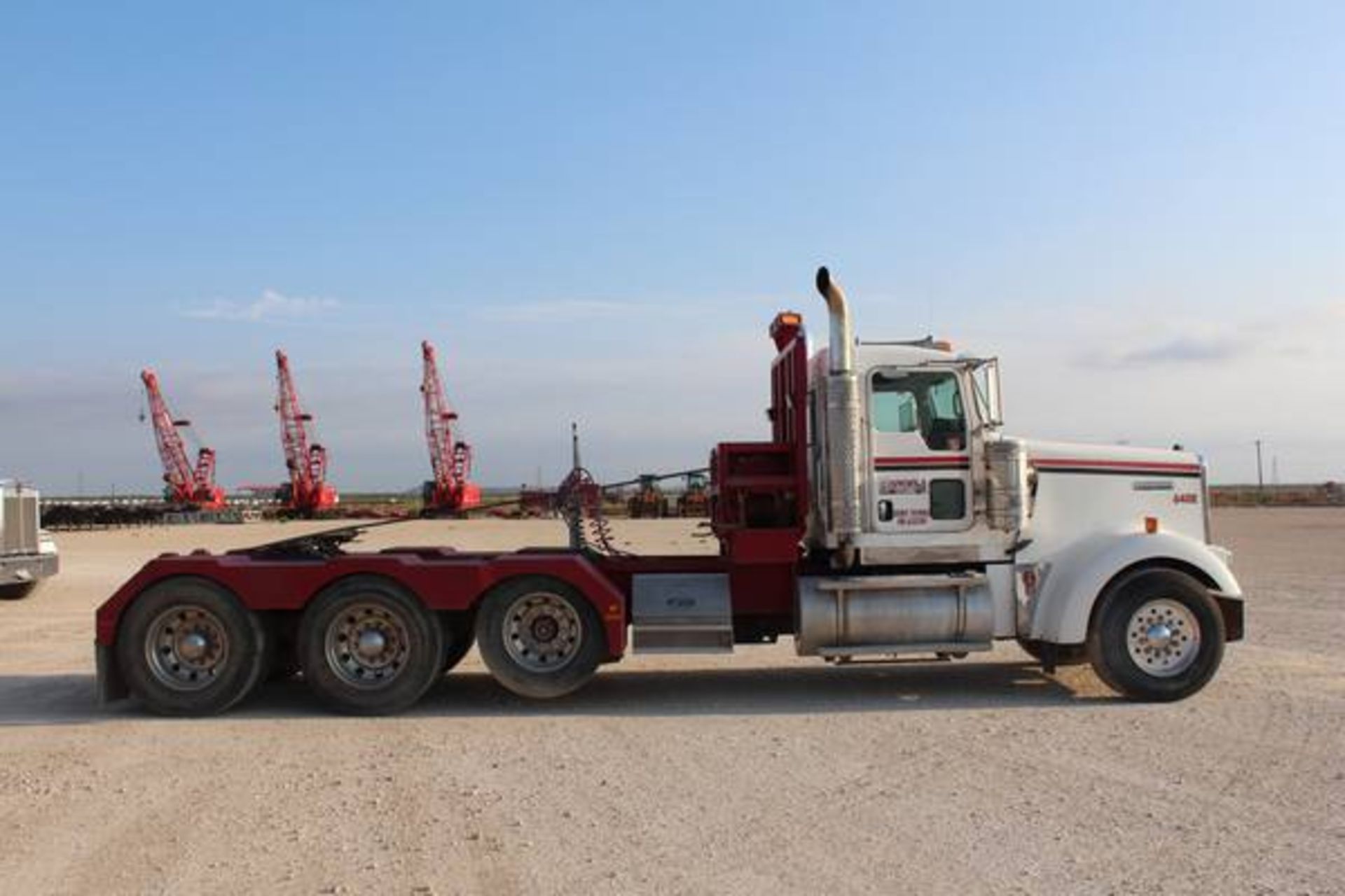 Kenworth Model W900  Tri-Axle Winch Semi Tractor ; VIN: 1XKWDB0X26J122101  (2006); Day Cab, CAT - Image 7 of 18