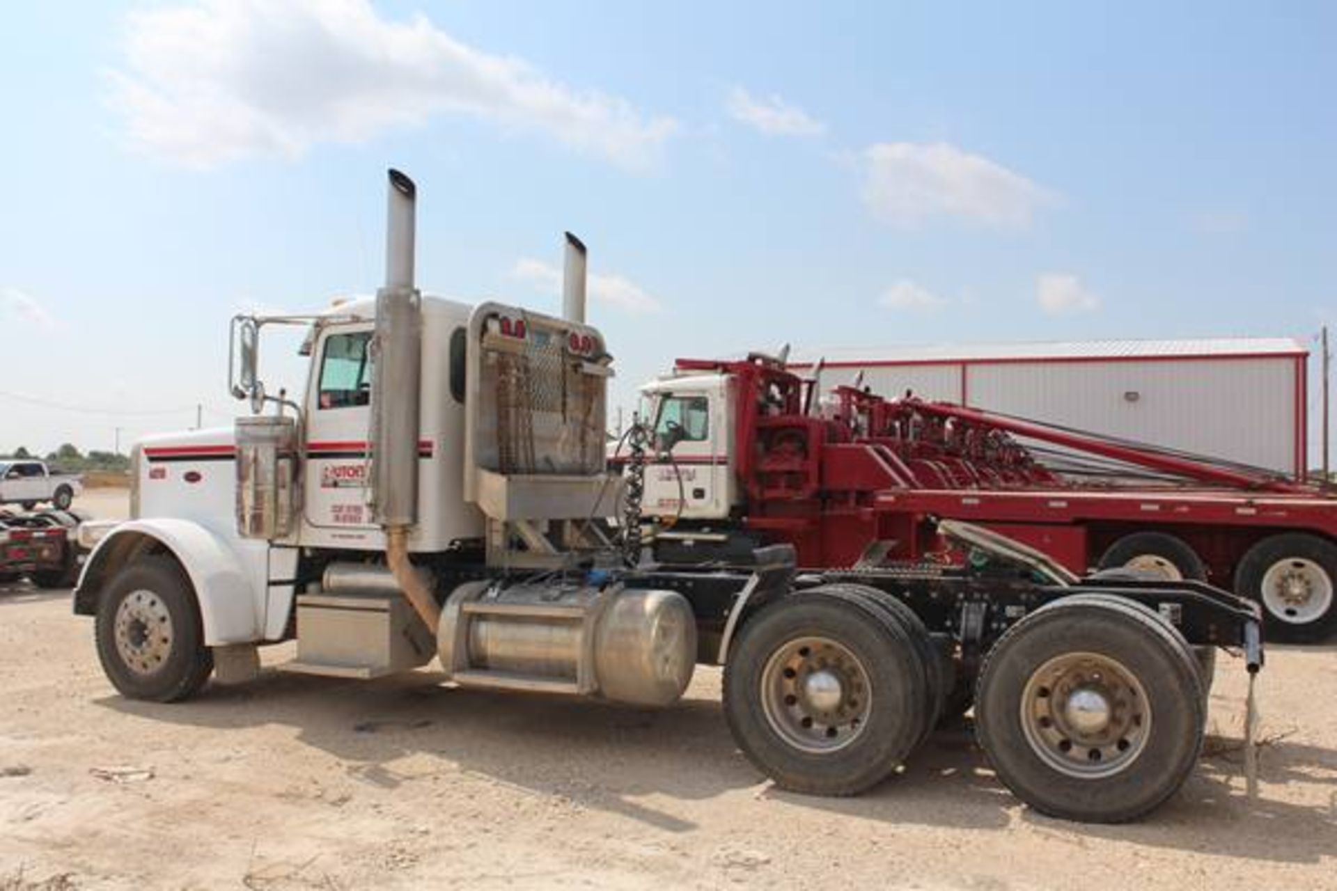 Peterbilt Model 388  Tandem Axle Day Cab Semi Tractor ; VIN: 1XPWD49X08D760826  (2008); Cummins - Image 3 of 17