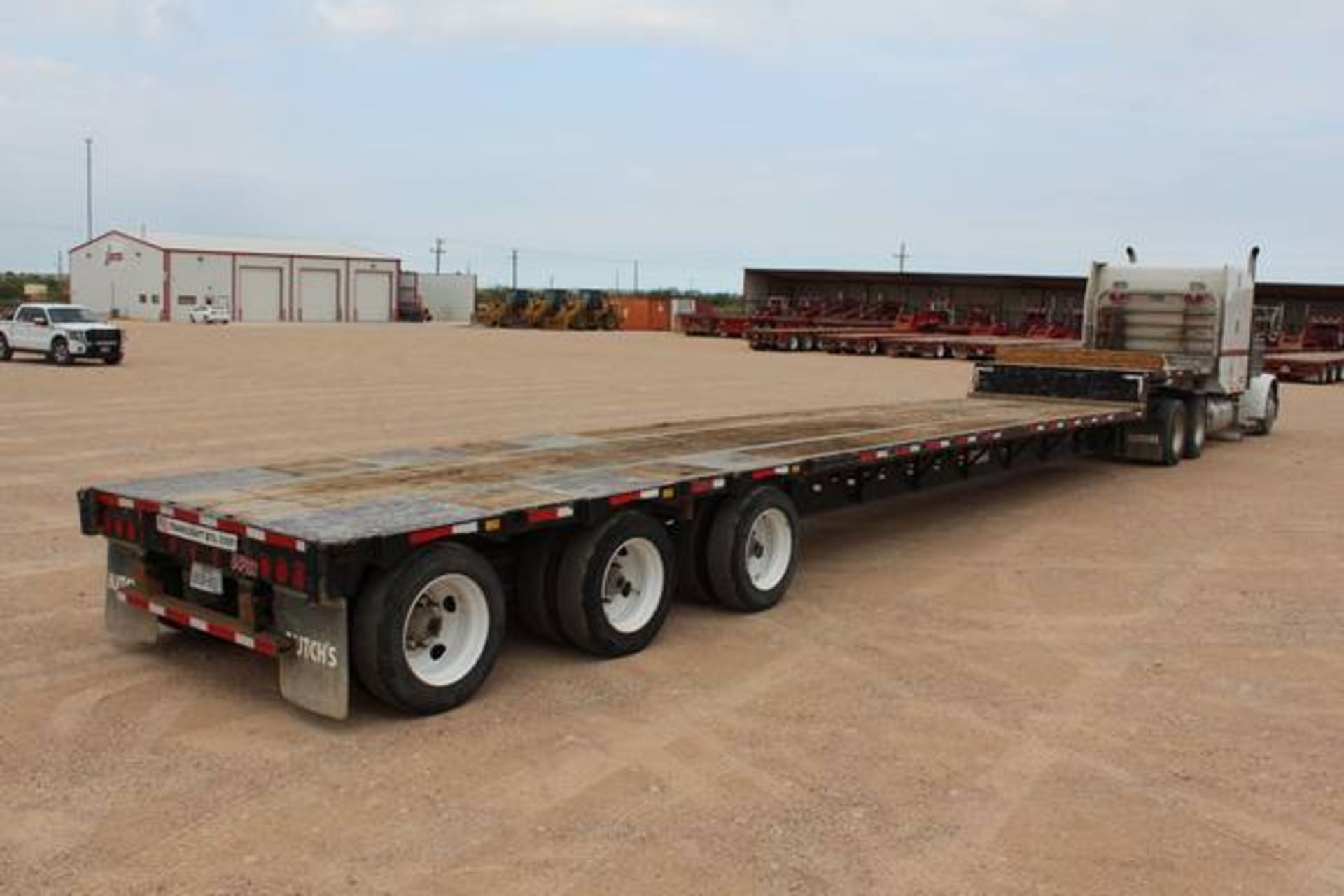 Transcraft Model DTL3000  50-Ton Tri-Axle   Drop Deck Flatbed Trailer ; VIN: 1TTE533S6E3768551  ( - Image 6 of 11