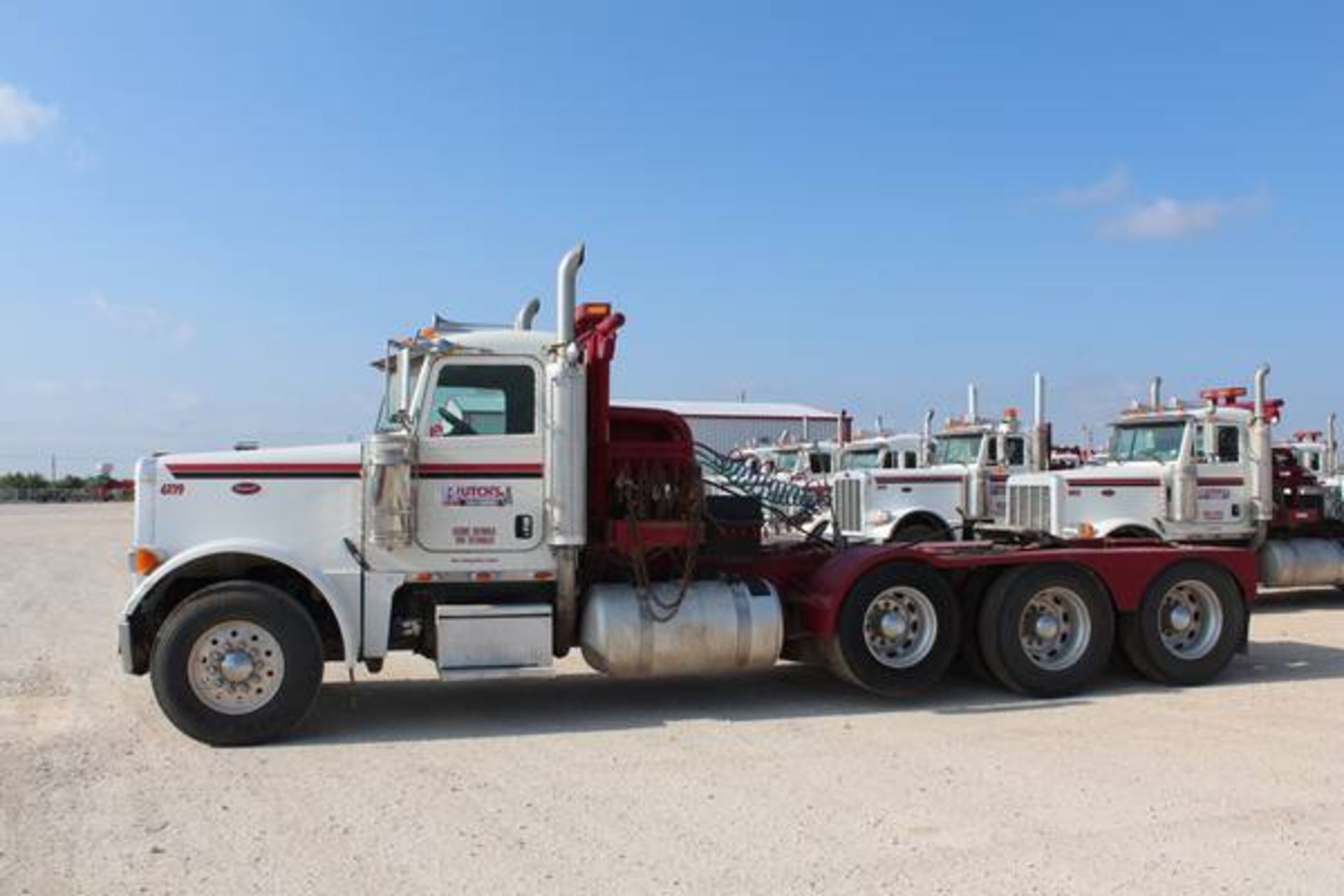 Peterbilt Model 379  Tri-Axle Winch Semi Tractor ; VIN: 1XP5DBEX37D740669  (2007); Day Cab, CAT - Image 2 of 19