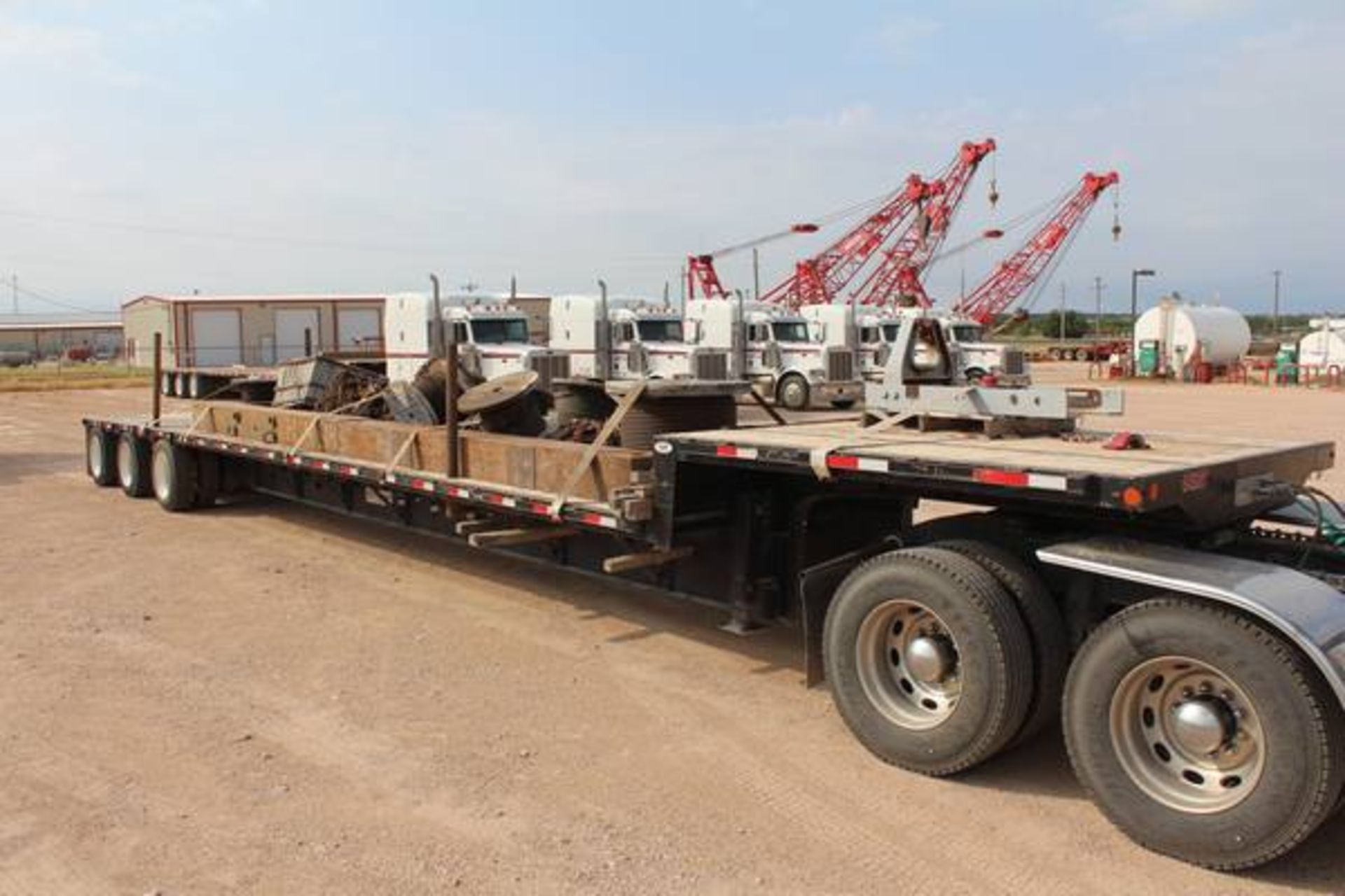 Transcraft Model DTL3000  50-Ton Tri-Axle   Drop Deck Flatbed Trailer ; VIN: 1TTE533S3E3768555  ( - Image 8 of 11