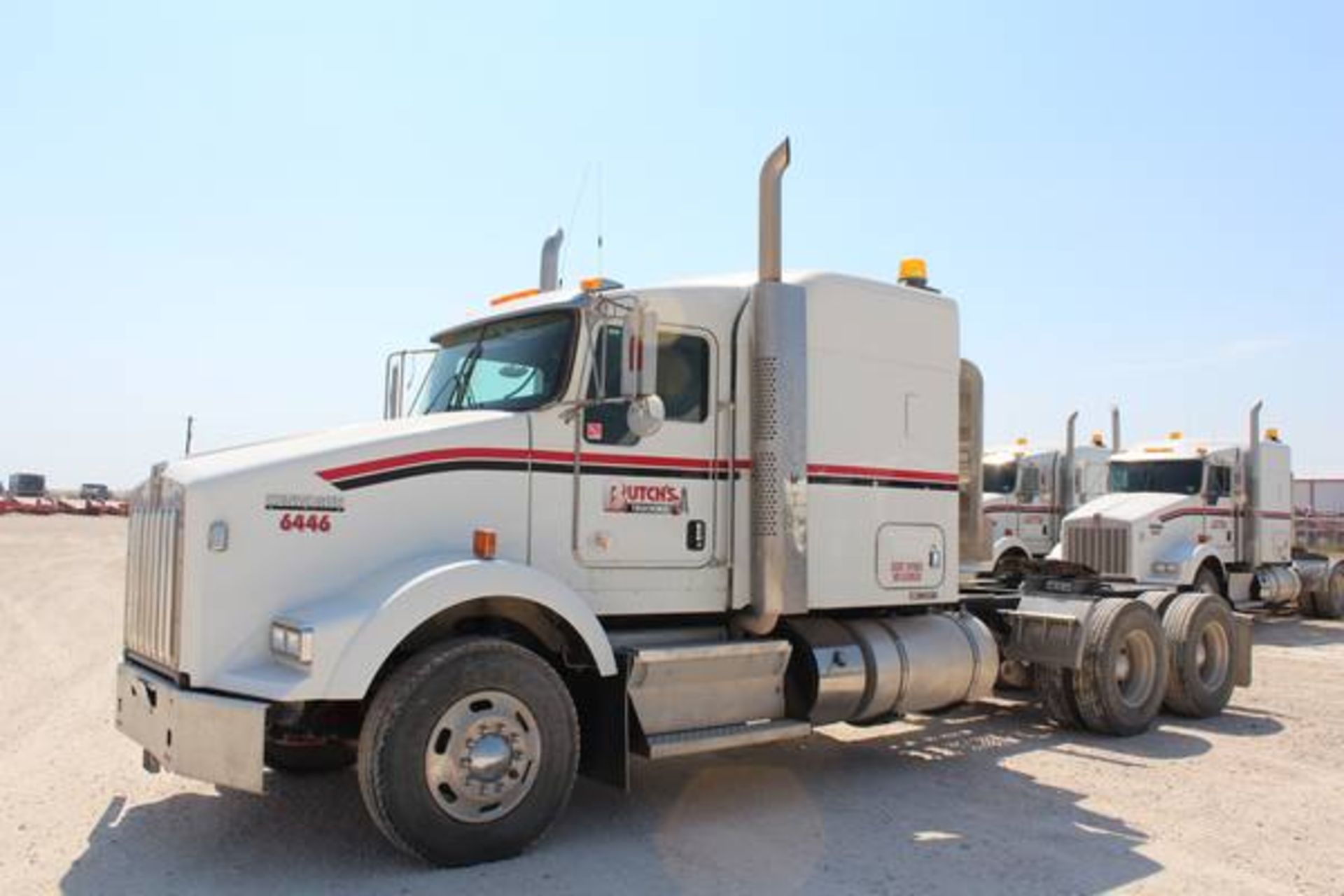 Kenworth Model T800  Tandem Axle Sleeper Semi Tractor ; VIN: 1XKDD49X7BJ288520  (2011); Cummins