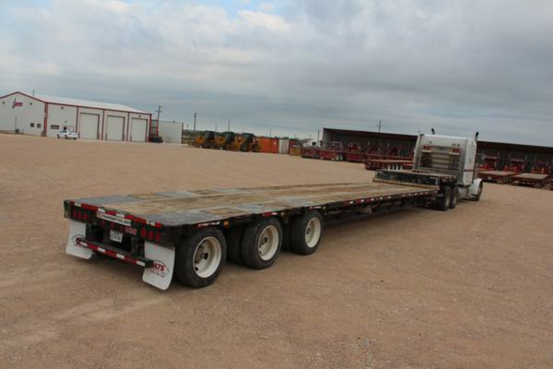 Transcraft Model DTL3000  50-Ton Tri-Axle   Drop Deck Flatbed Trailer ; VIN: 1TTE533S8E3768552  ( - Image 5 of 11