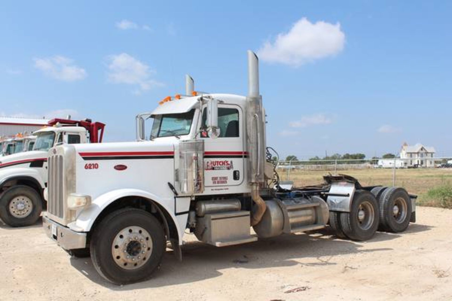 Peterbilt Model 388  Tandem Axle Day Cab Semi Tractor ; VIN: 1XPWD49X08D760826  (2008); Cummins - Image 2 of 17