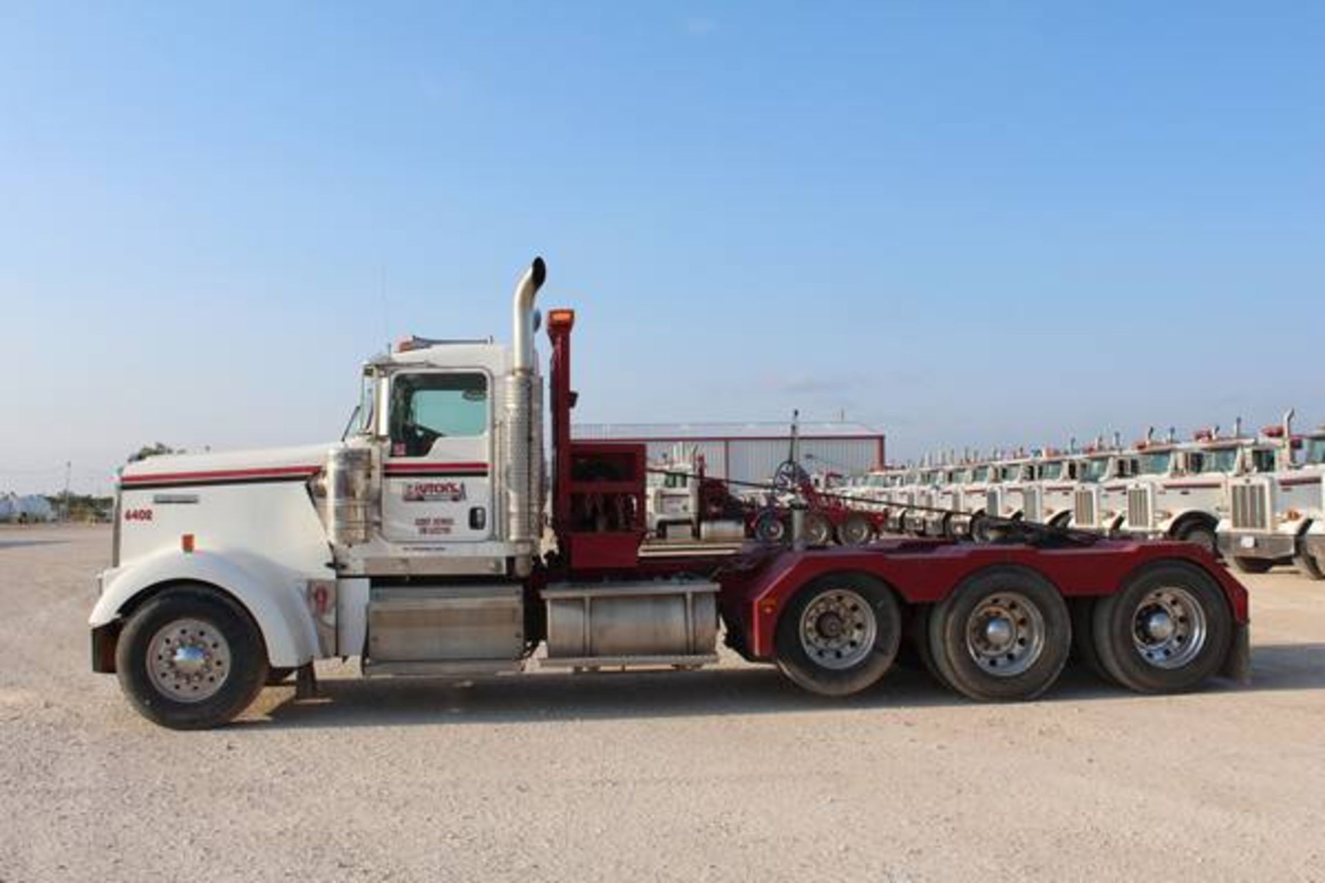 Kenworth Model W900  Tri-Axle Winch Semi Tractor ; VIN: 1XKWDB0X26J122101  (2006); Day Cab, CAT - Image 2 of 18