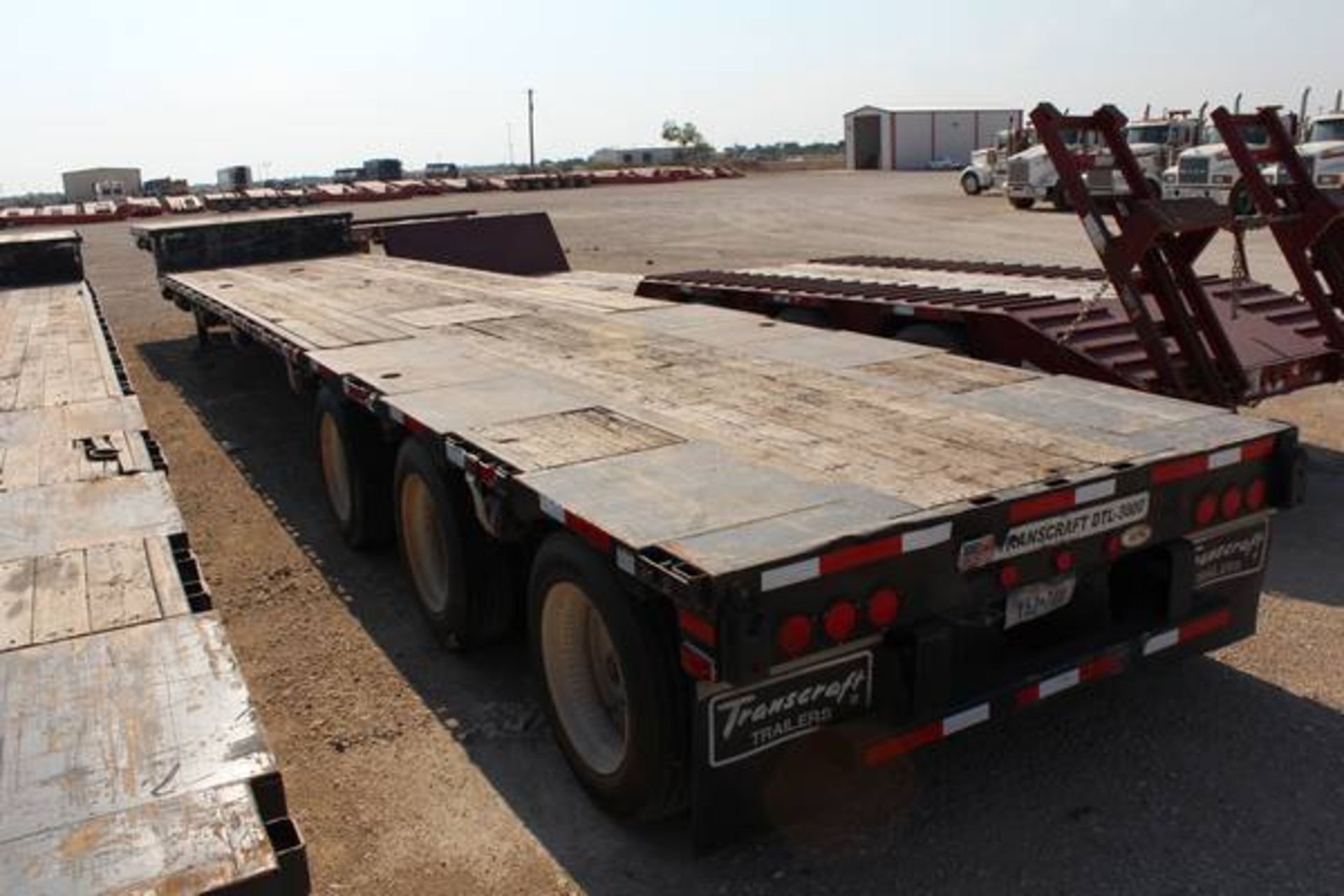 Transcraft Model DTL3000  50-Ton Tri-Axle   Drop Deck Flatbed Trailer ; VIN: 1TTE533S3B3384481  ( - Image 4 of 7