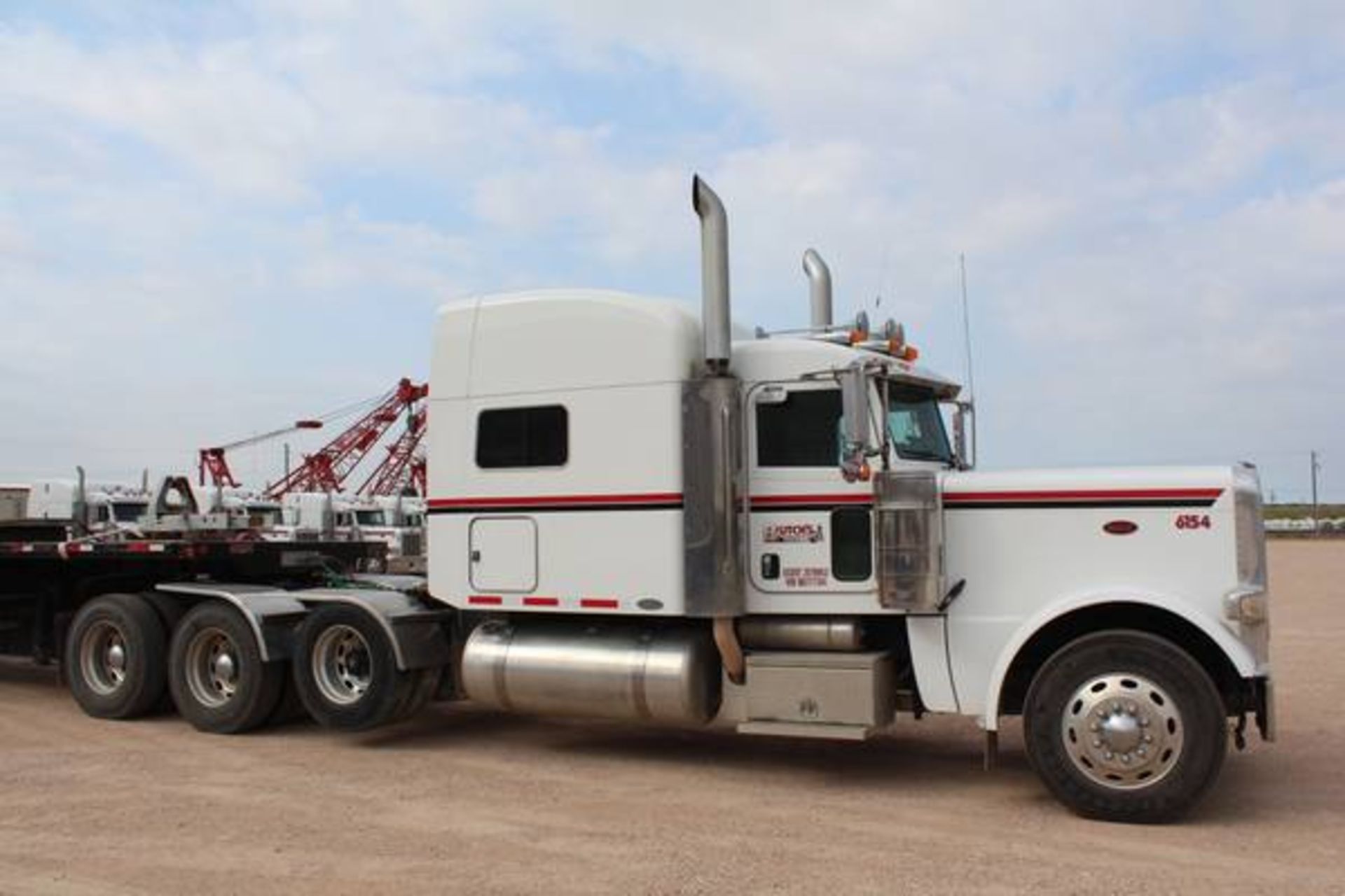 Peterbilt Model 389  Tri-Axle Sleeper Semi Tractor ; VIN: 1XPXD40X39D777784  (2009); Cummins ISX 485 - Image 7 of 22