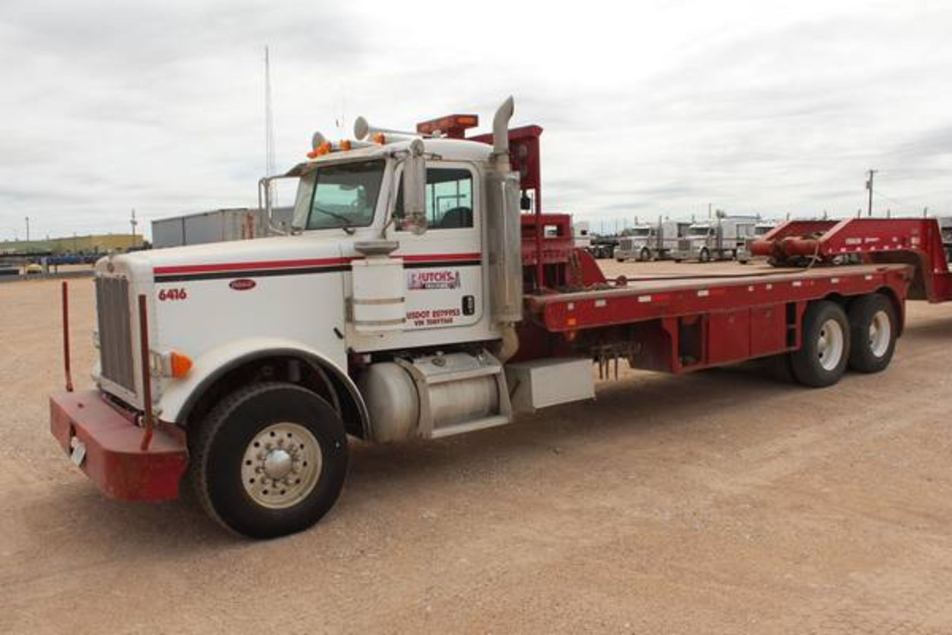 Peterbilt Model 379  Tandem Axle Winch Bed Truck ; Serial Number: 1NP5DB0X37D897362  (2007); CAT C15