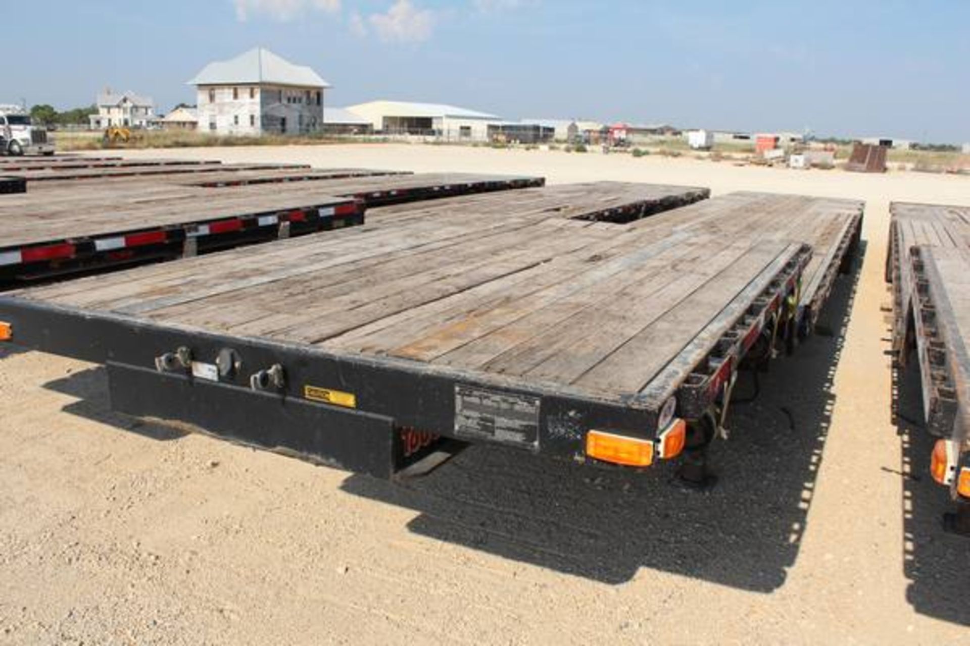 Transcraft Model DTL3000  50-Ton Tri-Axle   Drop Deck Flatbed Trailer ; VIN: 1TTE533S1B3384480  (