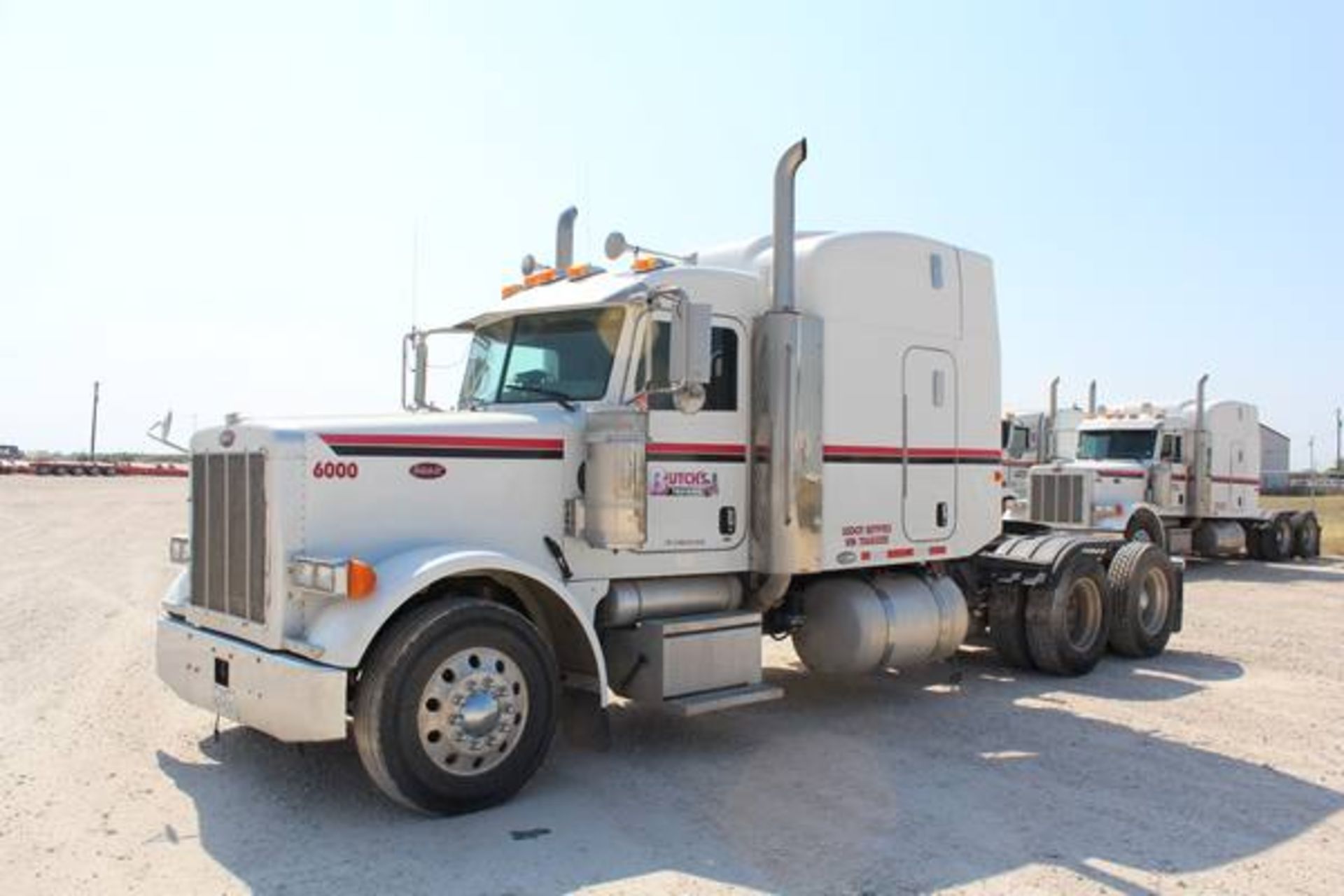 Peterbilt Model 379  Tandem Axle Sleeper Semi Tractor ; VIN: 1XP5DB9X97D650355  (2007); CAT C15