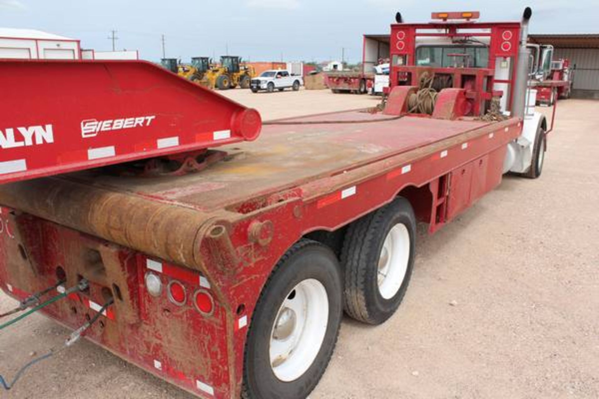 Peterbilt Model 379  Tandem Axle Winch Bed Truck ; Serial Number: 1NP5DB0X37D897362  (2007); CAT C15 - Image 7 of 26