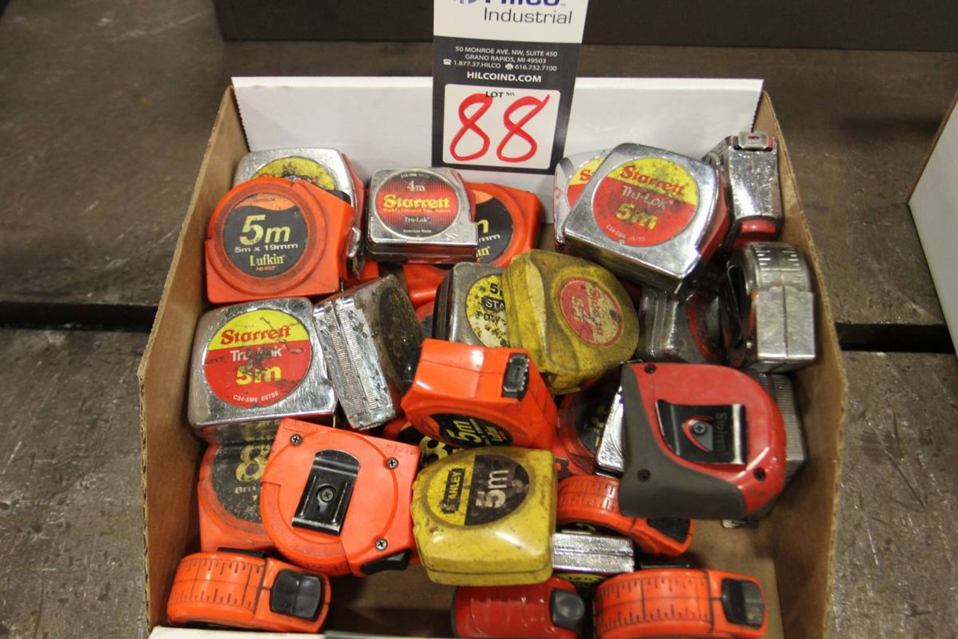 Lot of Assorted Measuring Tapes