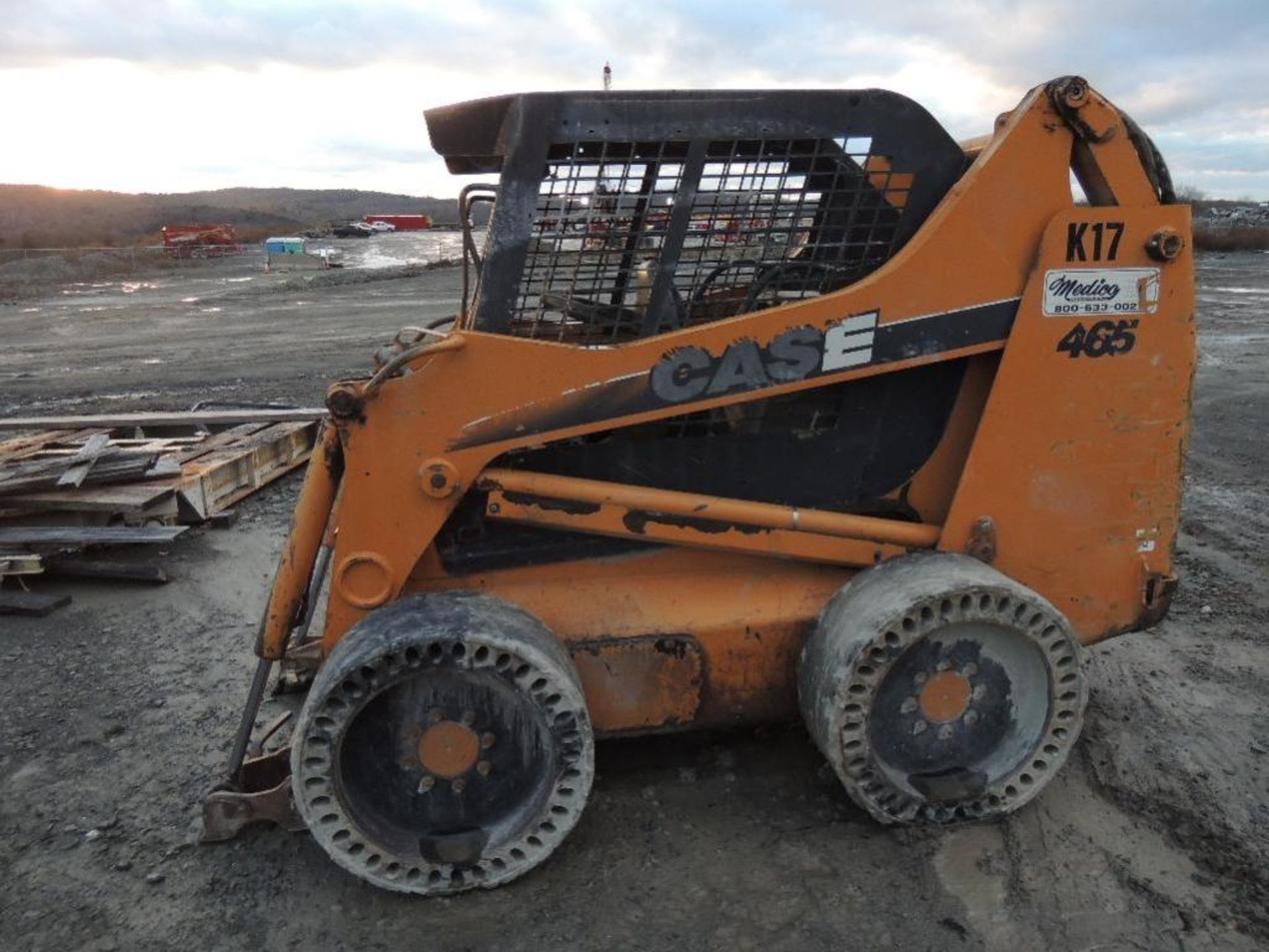 Case Skidsteer 465 (No Bucket and No Engine)