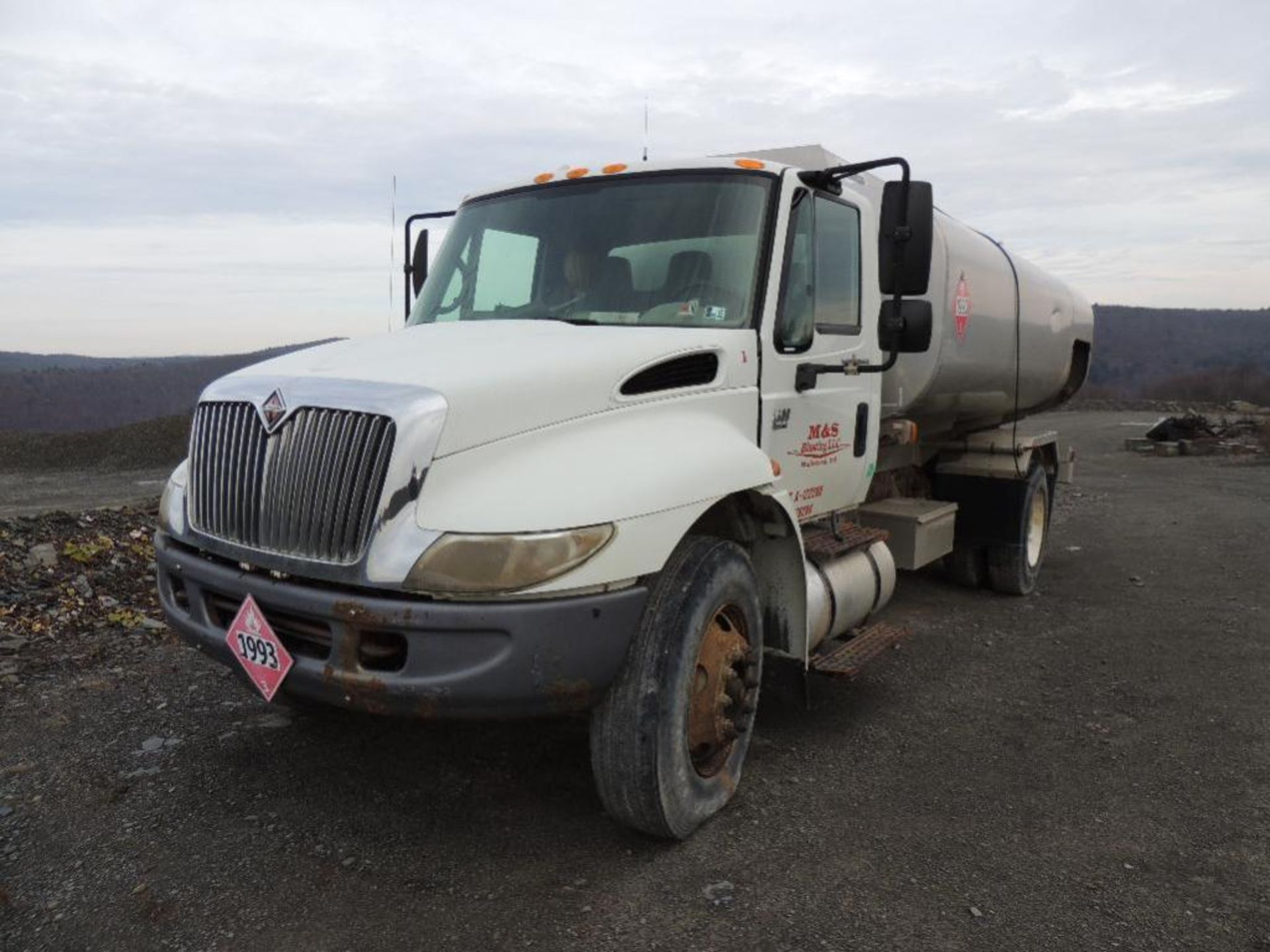 International Fuel Truck, 4400 / DT466