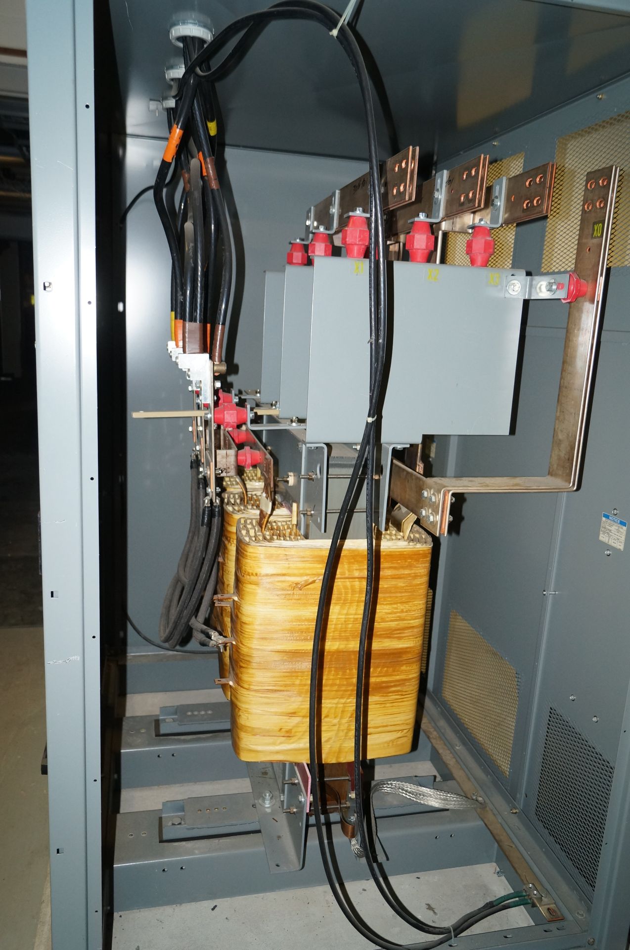 750 KVA SQUARE D SORGEL, 3 PHASE INSULATED TRANSFORMER, CLASS AA-FFA, WT 4800LBS, HZ 60, TYPE SO, - Image 2 of 4