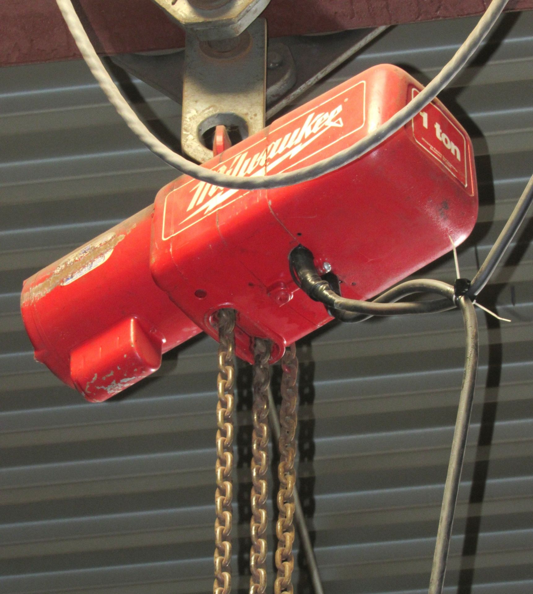 Milwaukee 1 Ton Electric Hoist