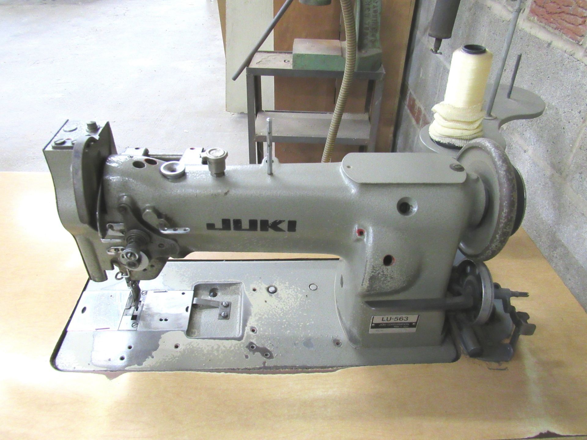 Juki Mod. LU-563 Single Needle Industrial Sewing Machine - w/ Bobbin, Bench Mounted, Motorized - Image 2 of 3