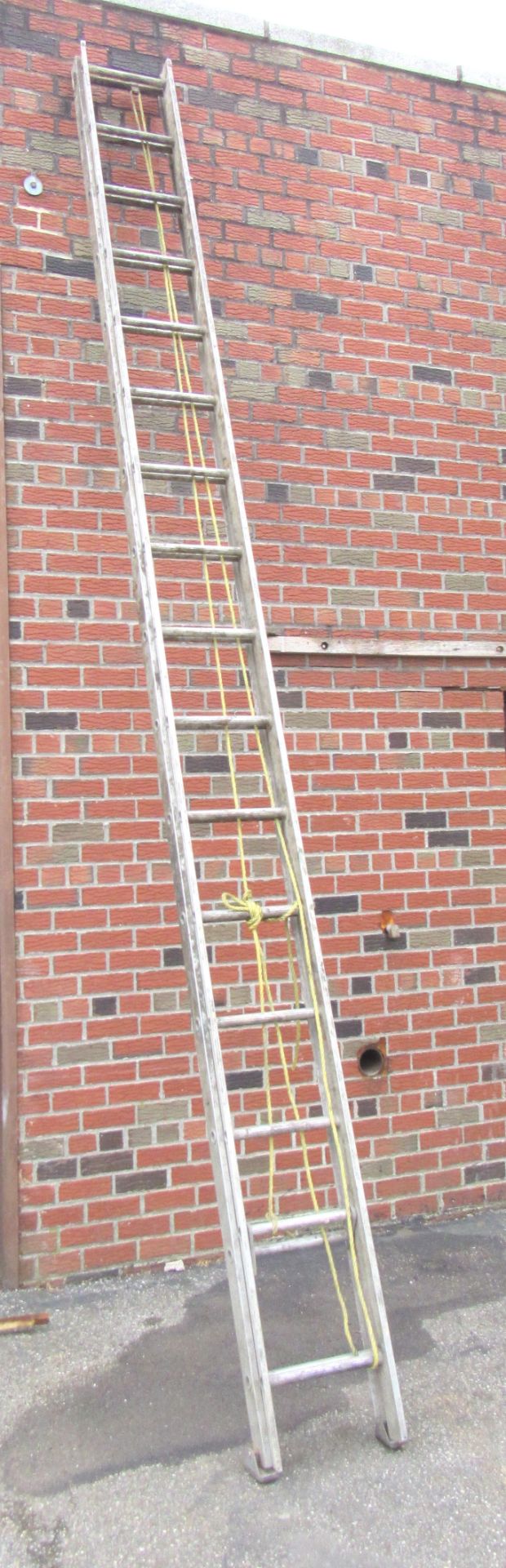 32' Aluminun Extension Ladder