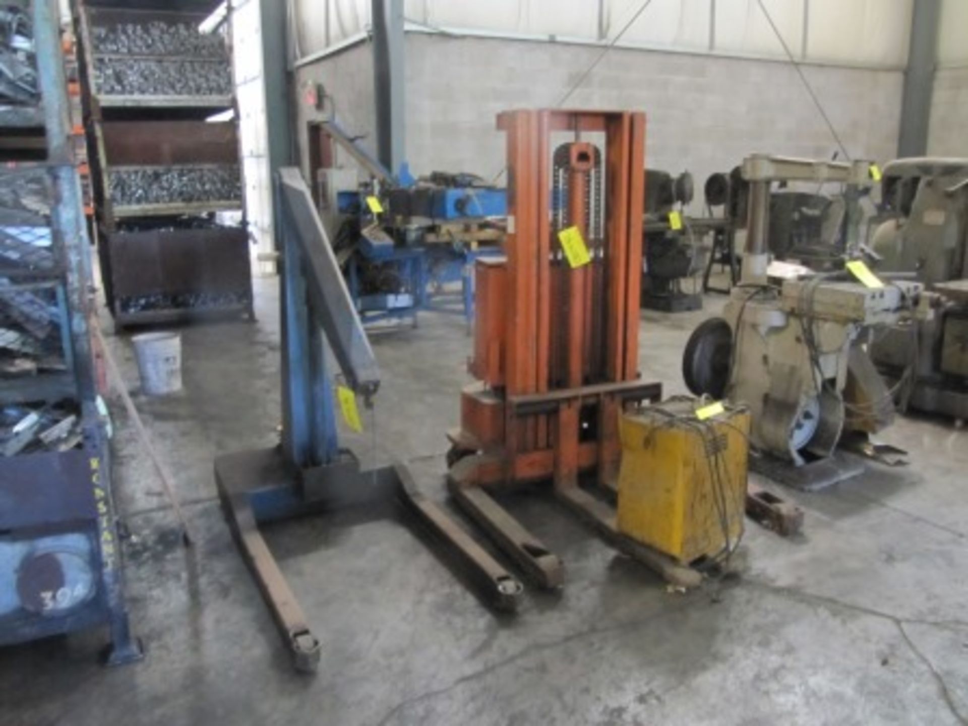 LOT ASST. ELECTRIC PALLET LIFT, BLUE GIANT ENGINE LIFT