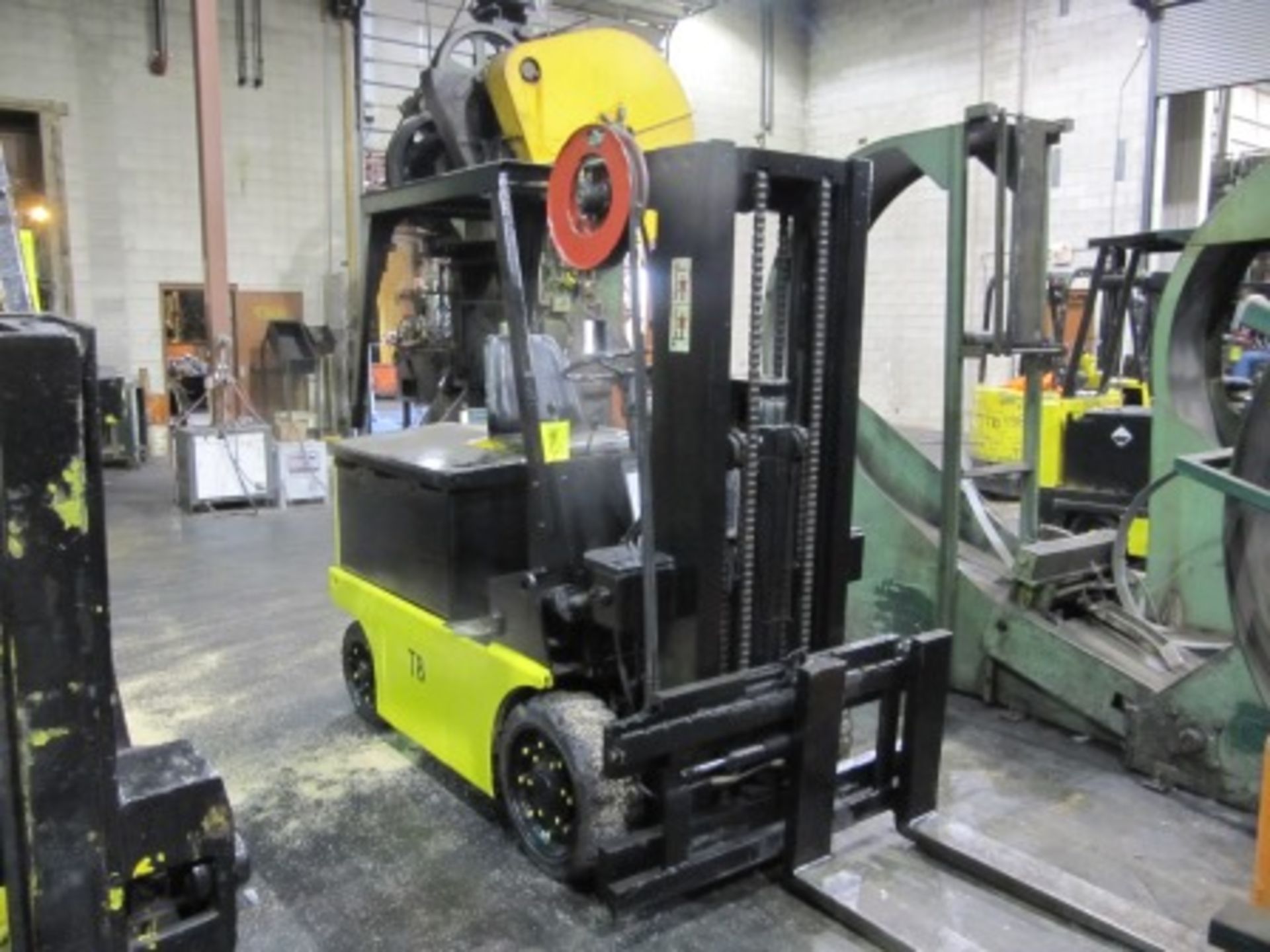 CLIMAX 60EC/959 5,000# 2-STAGE ELECTRIC FORKLIFT W/SIDESHIFT & CHARGER S/N: 7306030 (T-8)