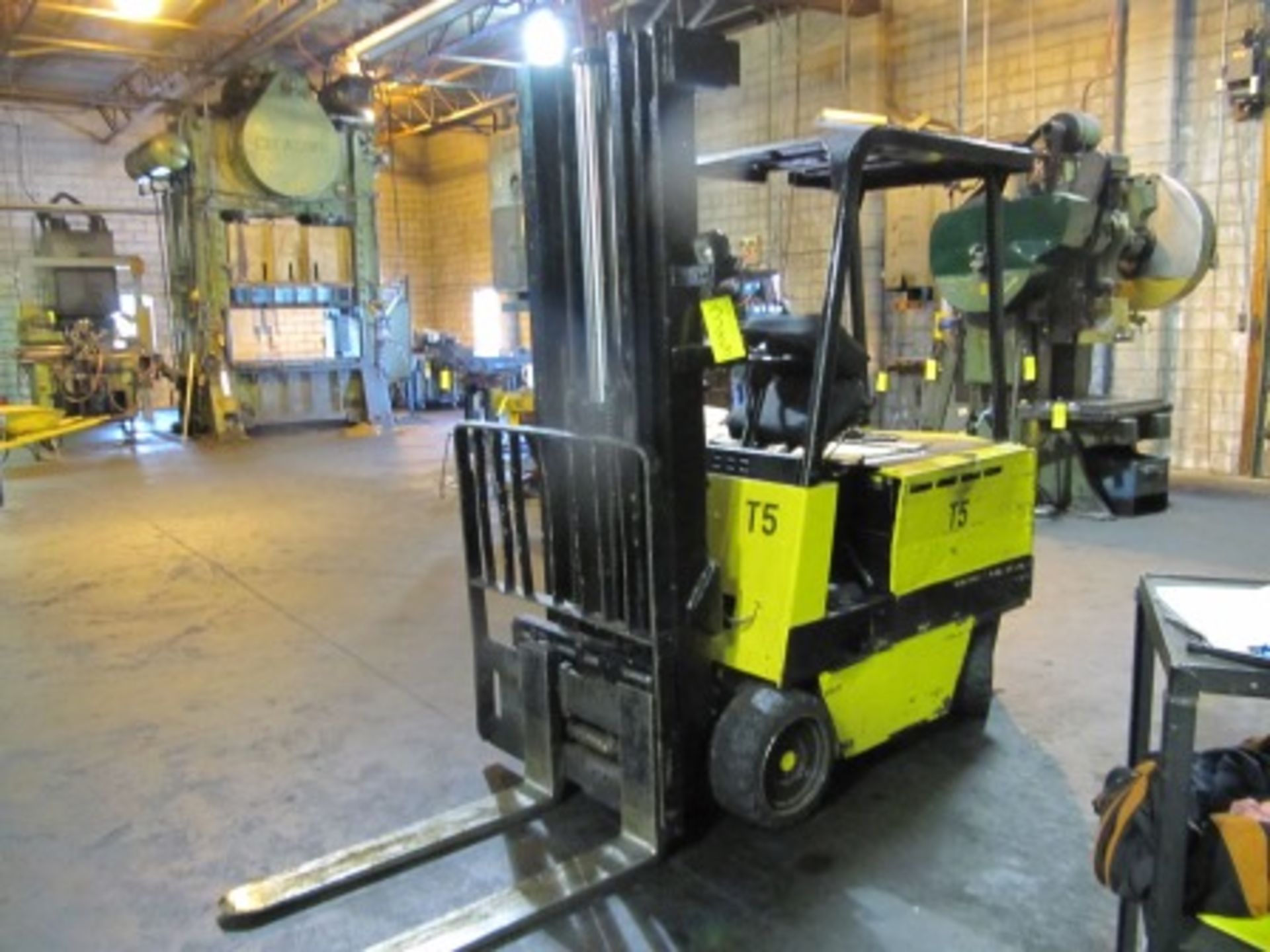 CATERPILLAR M-50 5,000# 3-STAGE ELECTRIC FORKLIFT W/SIDESHIFT CHARGER S/N: 26N02170 (T-5)