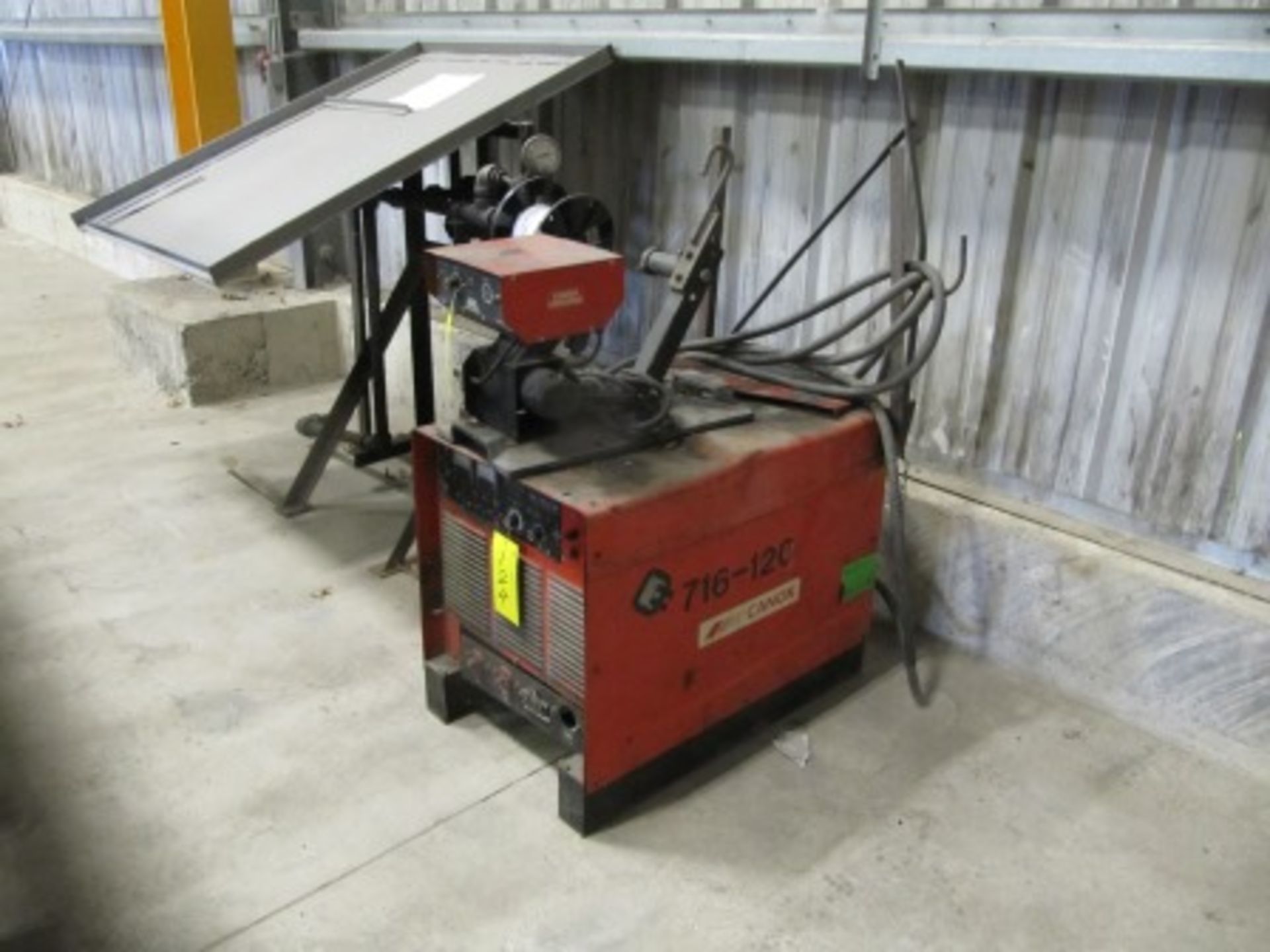 CANOX MUT-T-WELD 650 MIG WELDER W/CANOX FEEDER S/N: JA702986