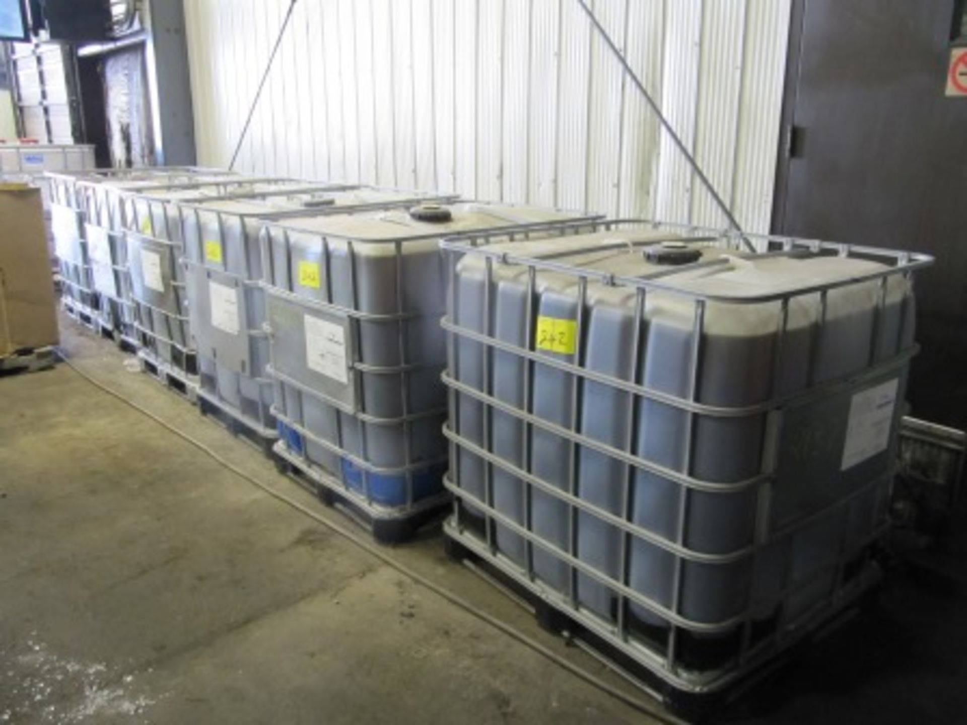 USED 1,000 LITRE APPROX. AQUA QUENCH 3699 TOTES